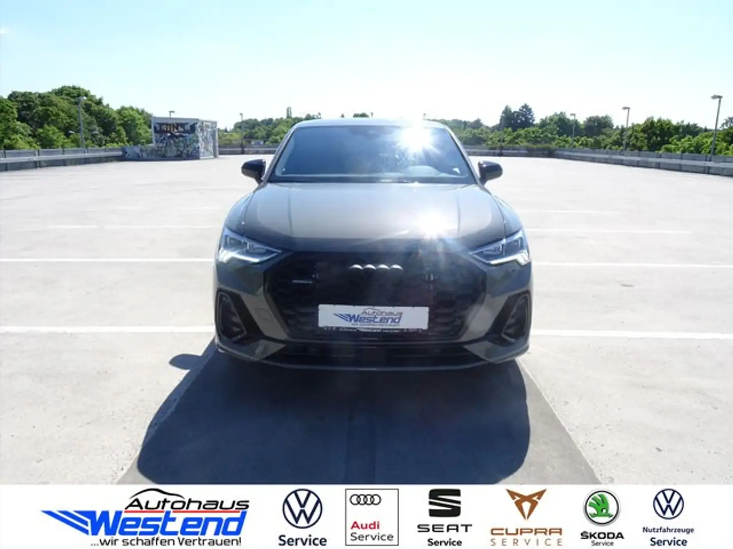 Audi Q3 Sportback S line 40 TFSI 140kW qu. S tr. Navi LED Grau - 1