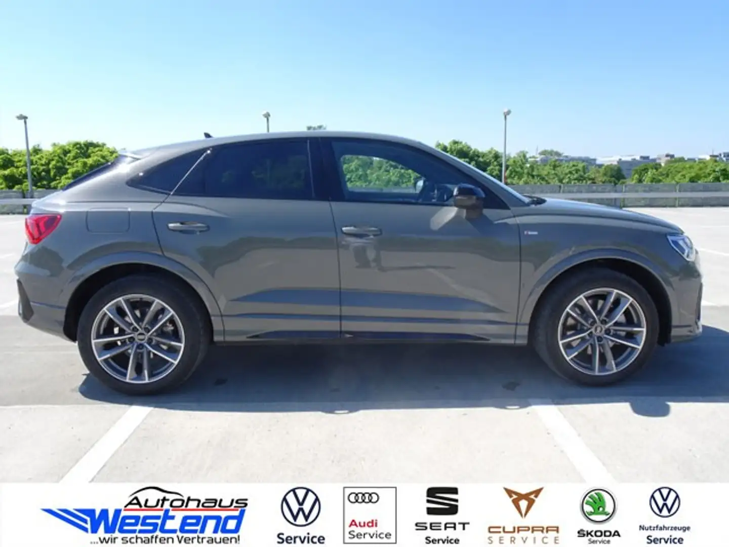 Audi Q3 Sportback S line 40 TFSI 140kW qu. S tr. Navi LED Grau - 2