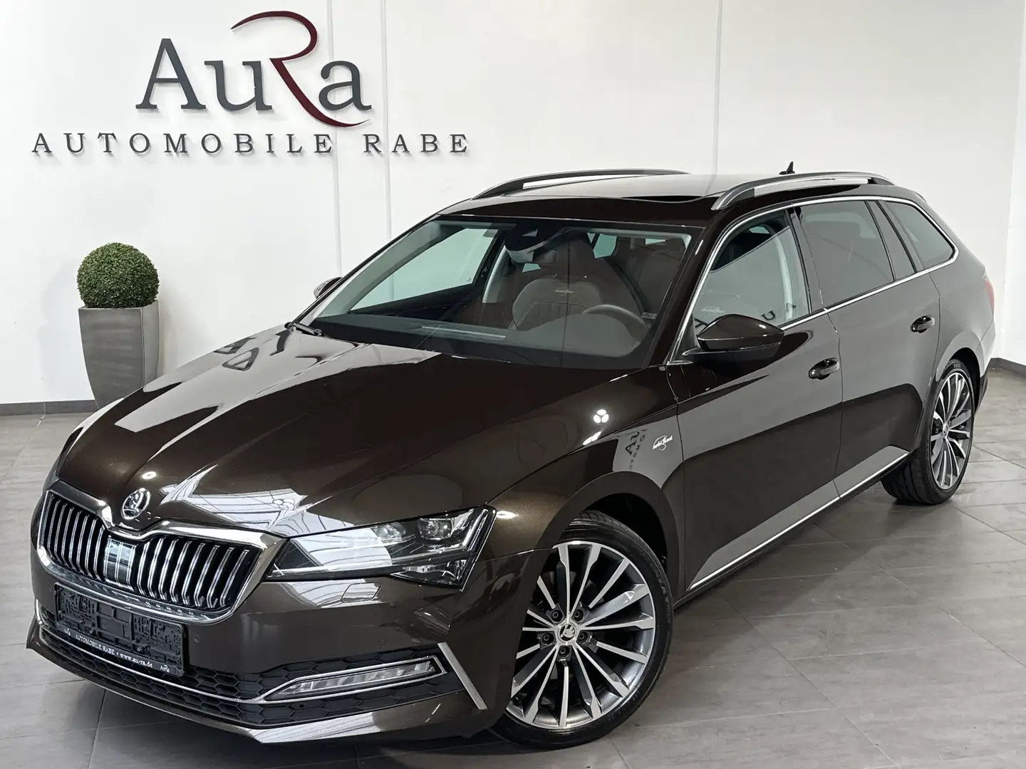 Skoda Superb Combi 2.0 TDI DSG L&K NAV+LED+PANO+CANTON Braun - 2