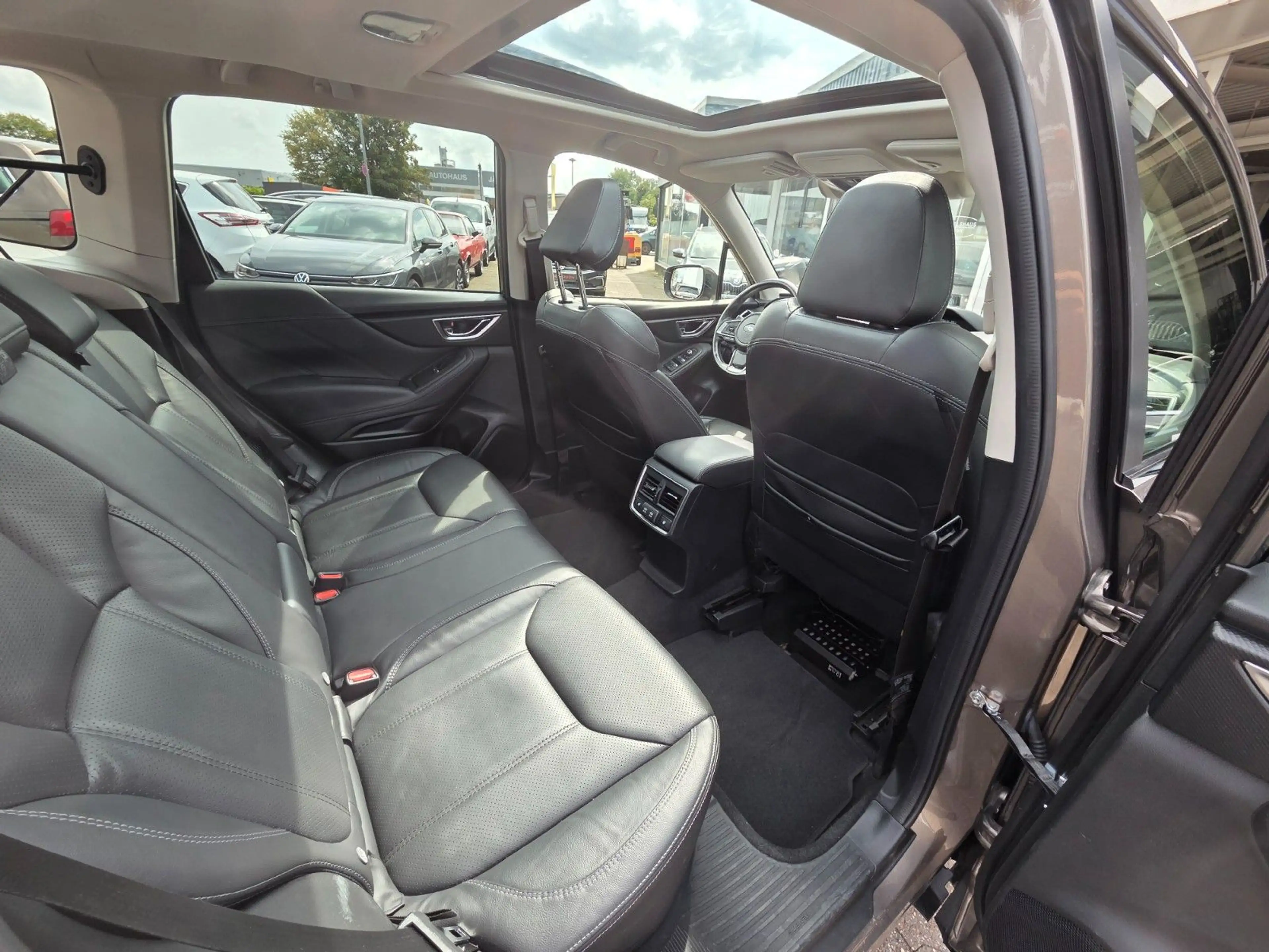 Subaru Forester Platinum E-Boxer PANO/AWD/TOT/ABSTAND — photo 12