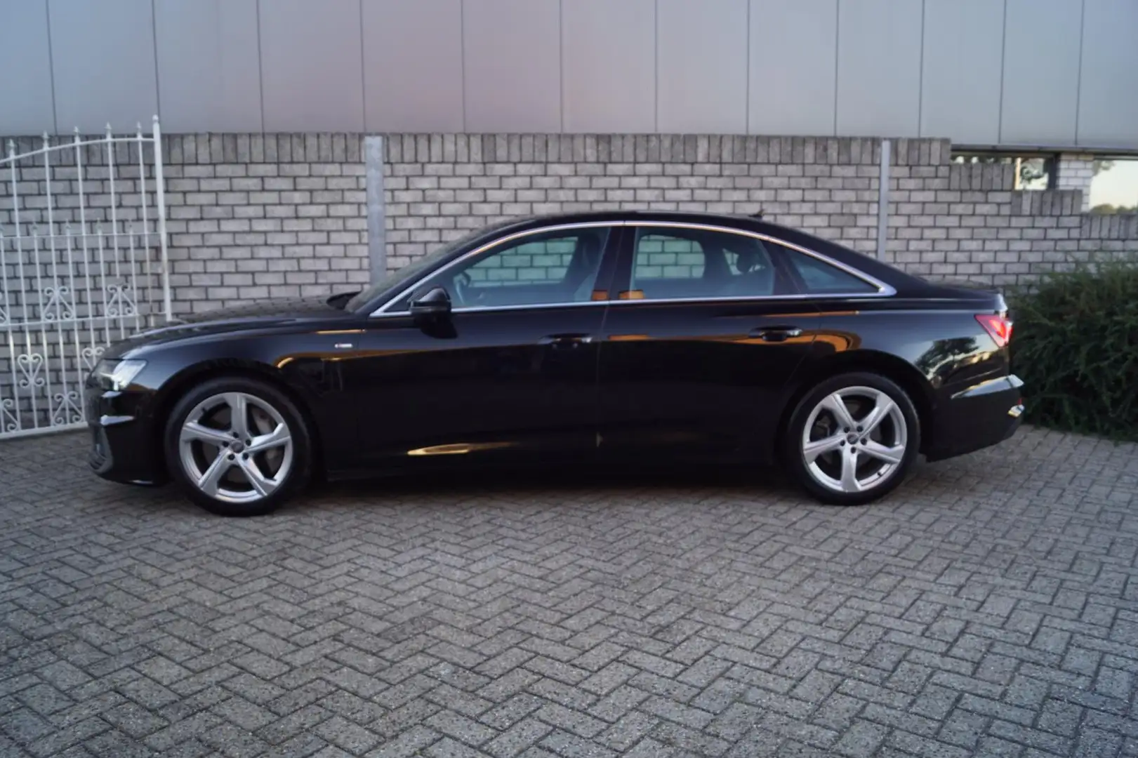 Audi A6 Limousine 55 TFSI quattro Sport Pro Line S Autom N Zwart - 2