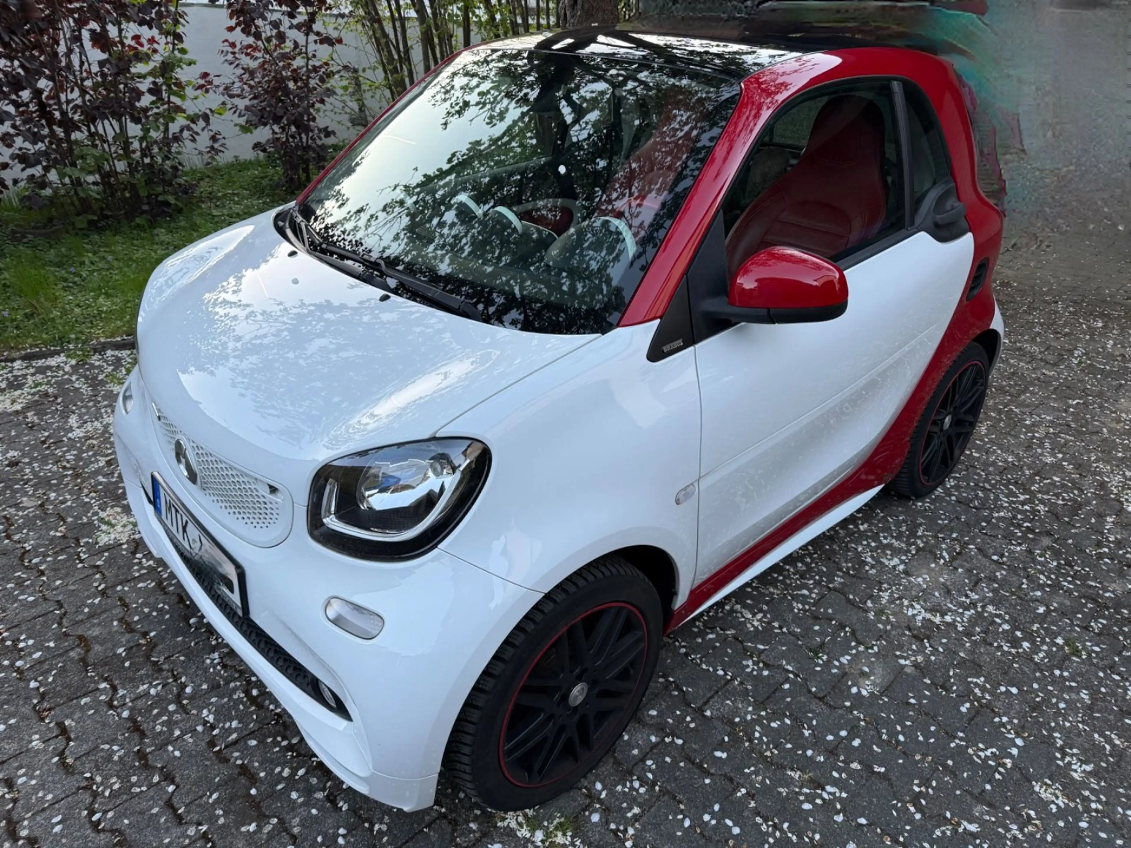 smart forTwo Coupe BRABUS DSG Kamera Leder Scheckheft Pano — photo 2