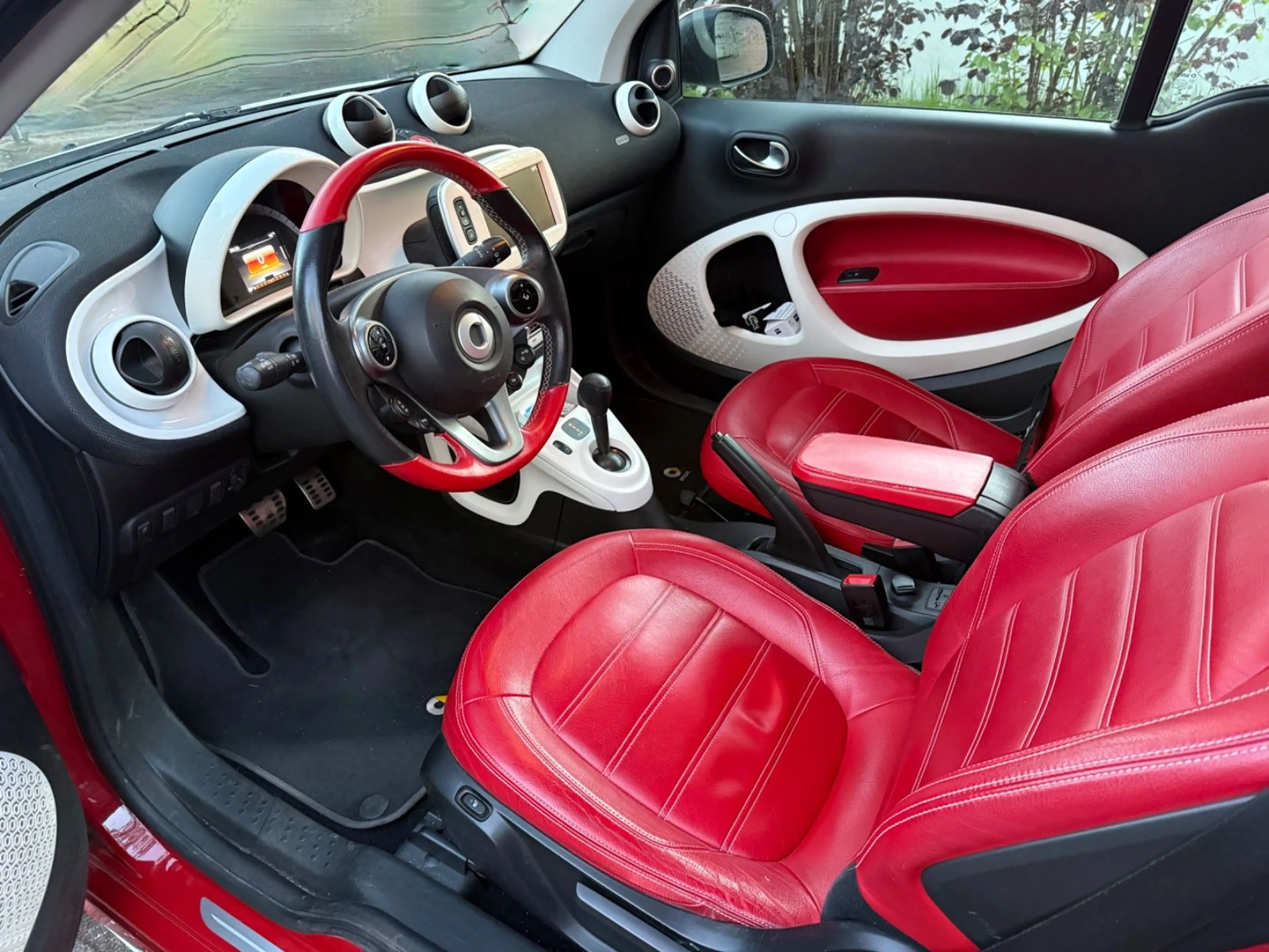 smart forTwo Coupe BRABUS DSG Kamera Leder Scheckheft Pano — photo 6