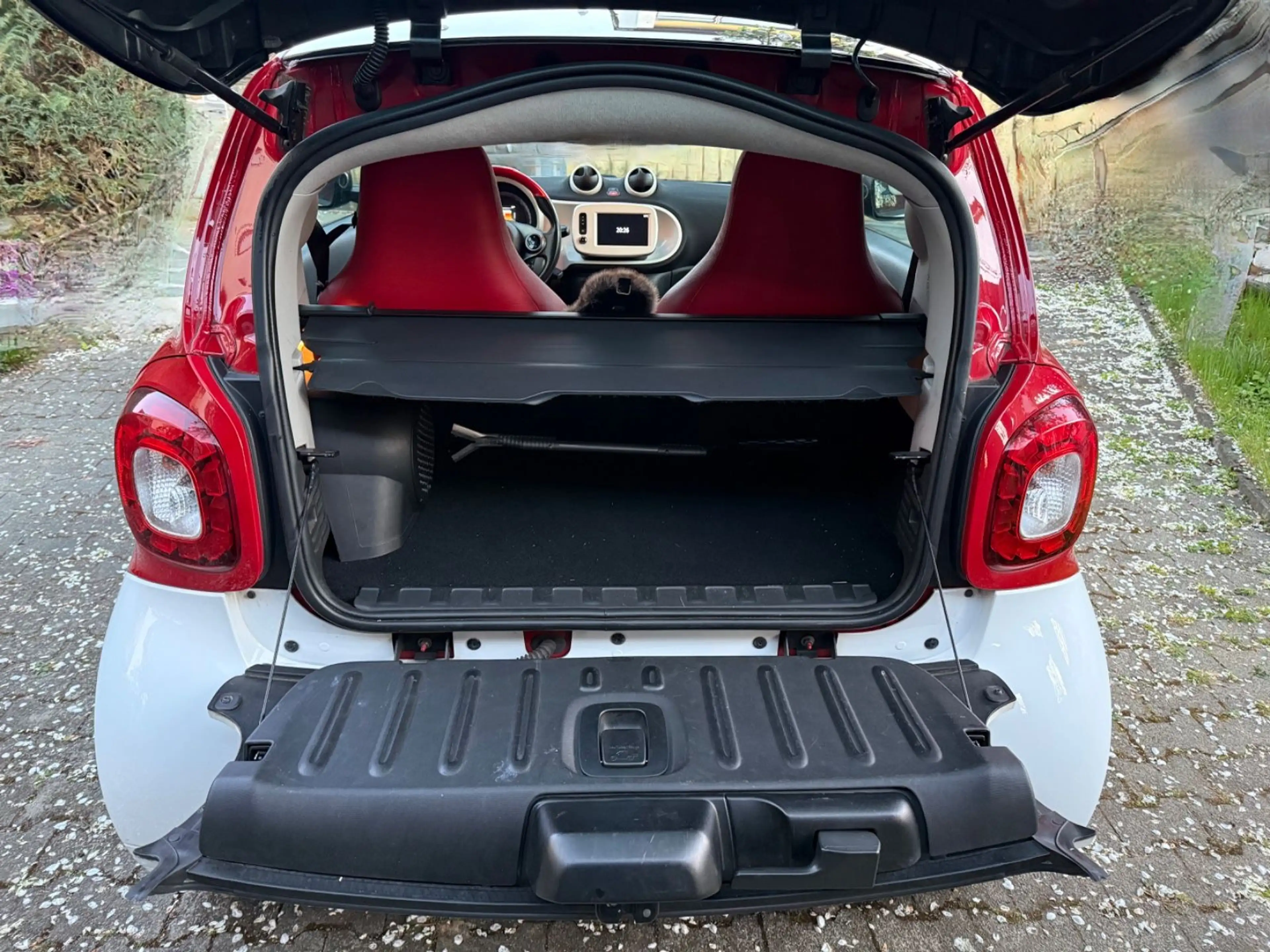 smart forTwo Coupe BRABUS DSG Kamera Leder Scheckheft Pano — photo 13