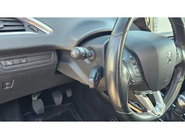 Peugeot 2008 view 6