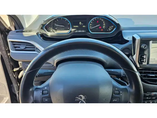 Peugeot 2008 view 5