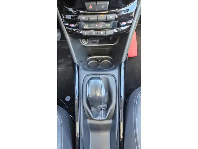 Peugeot 2008 view 8
