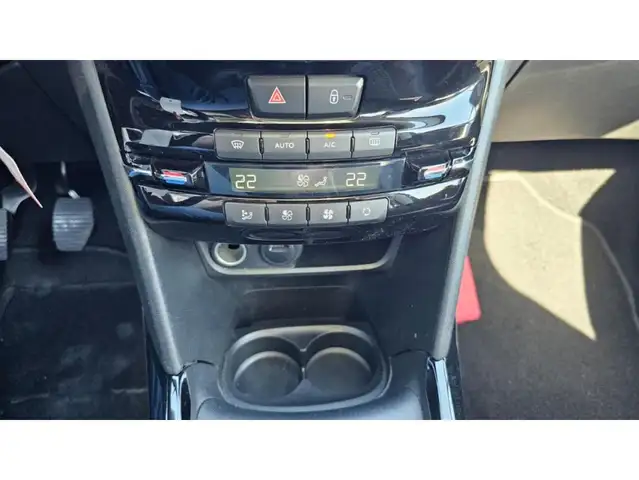 Peugeot 2008 view 9