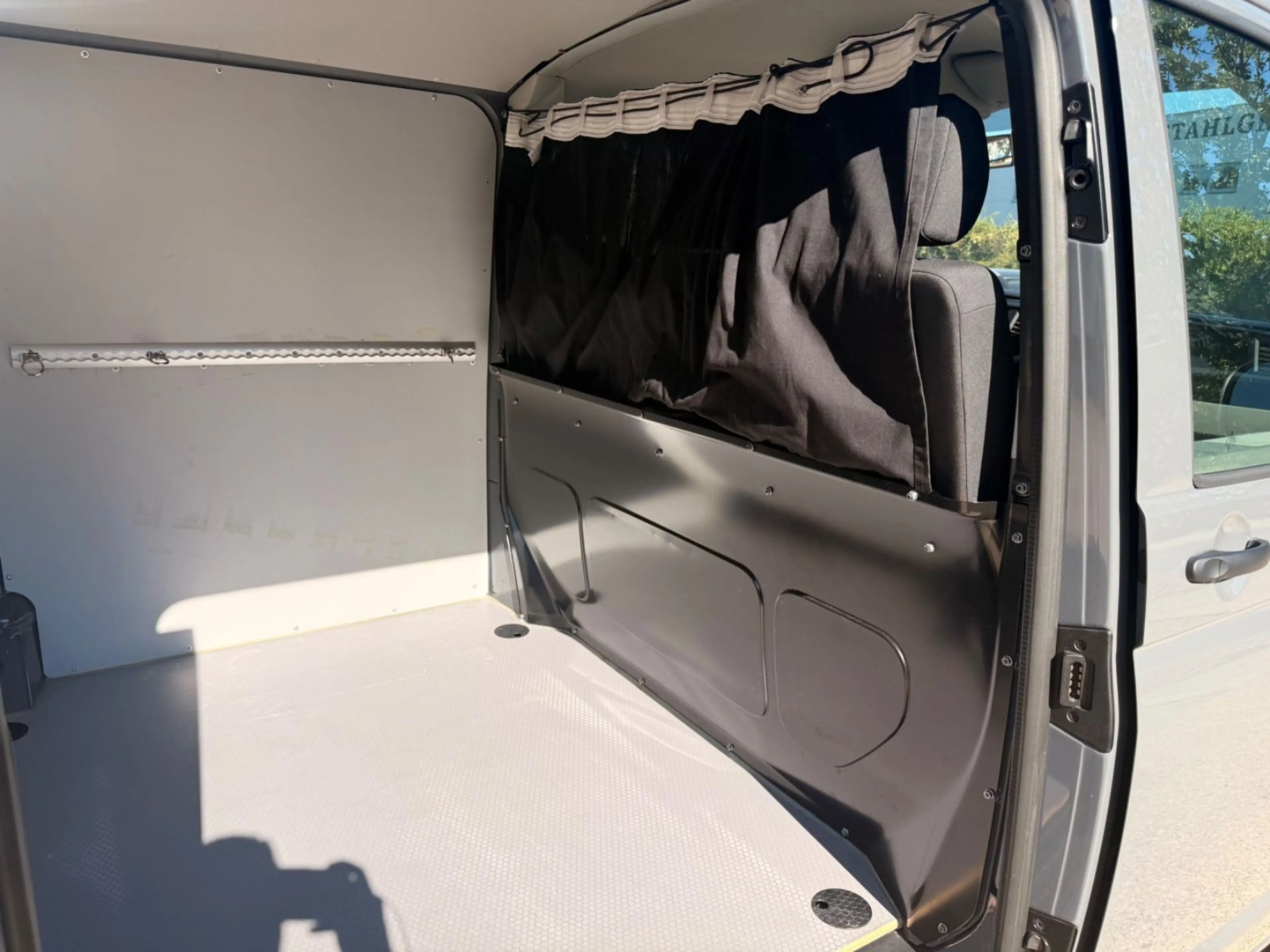 Volkswagen T6 Transporter Kasten FWD — photo 13