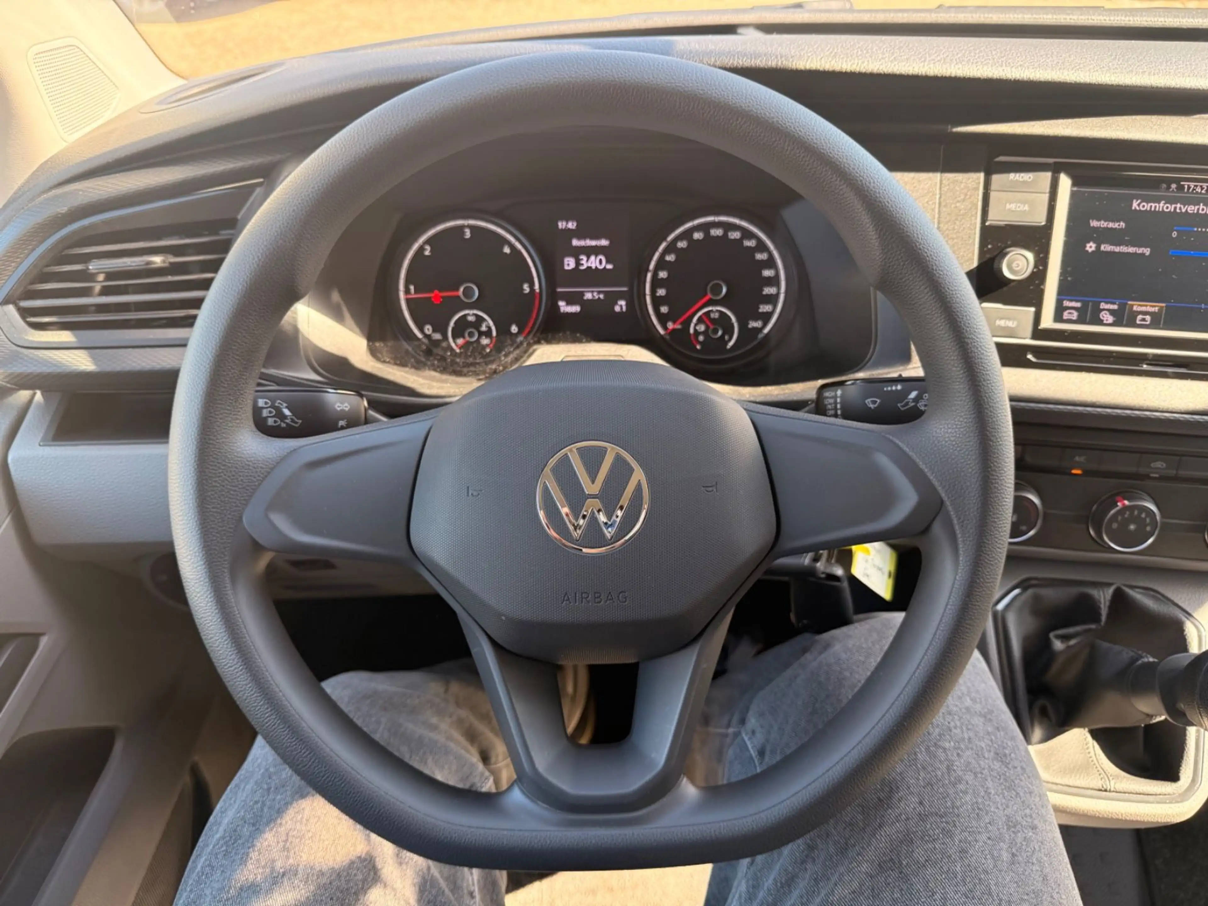Volkswagen T6 Transporter Kasten FWD — photo 19