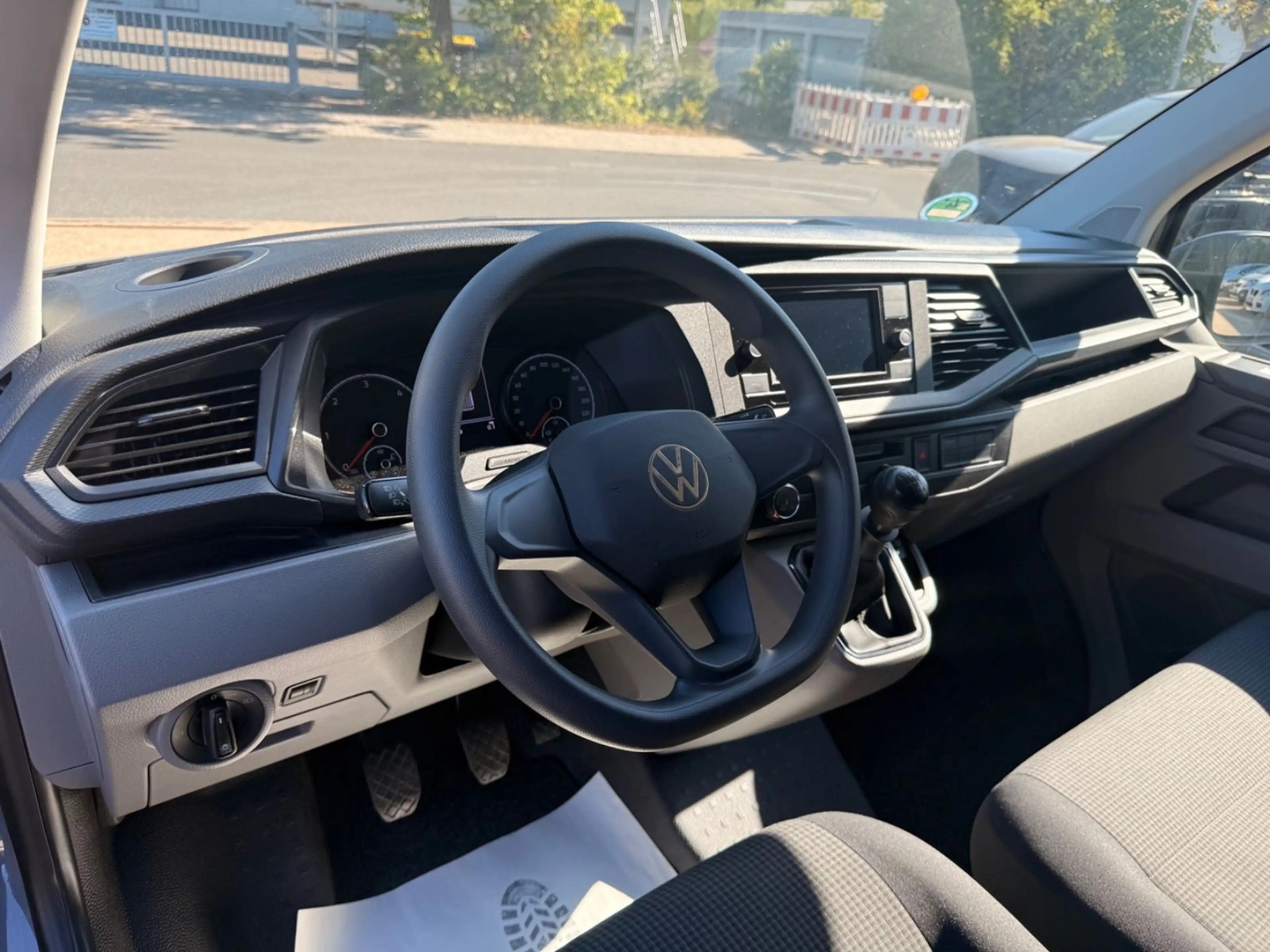 Volkswagen T6 Transporter Kasten FWD — photo 9