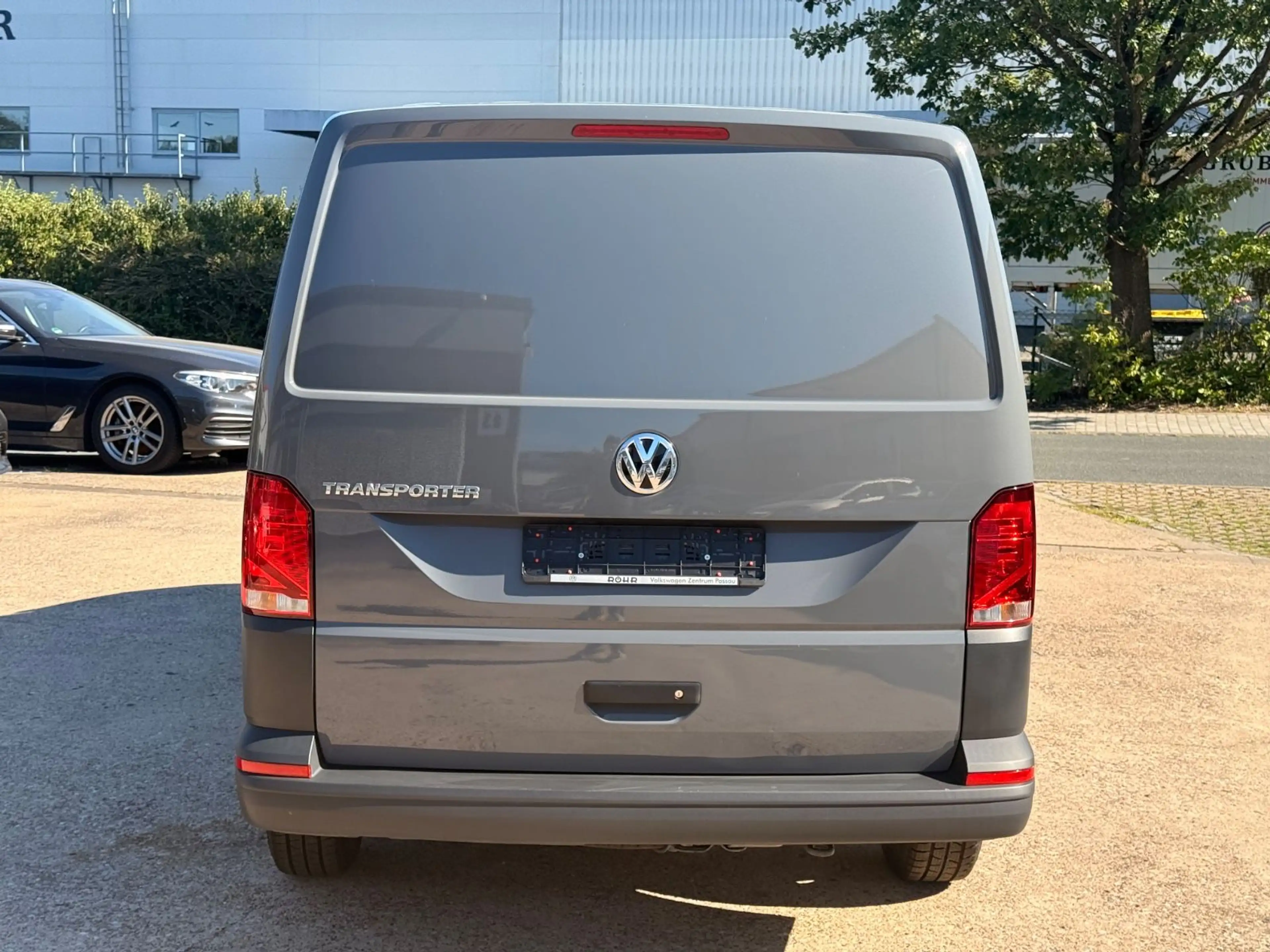 Volkswagen T6 Transporter Kasten FWD — photo 5