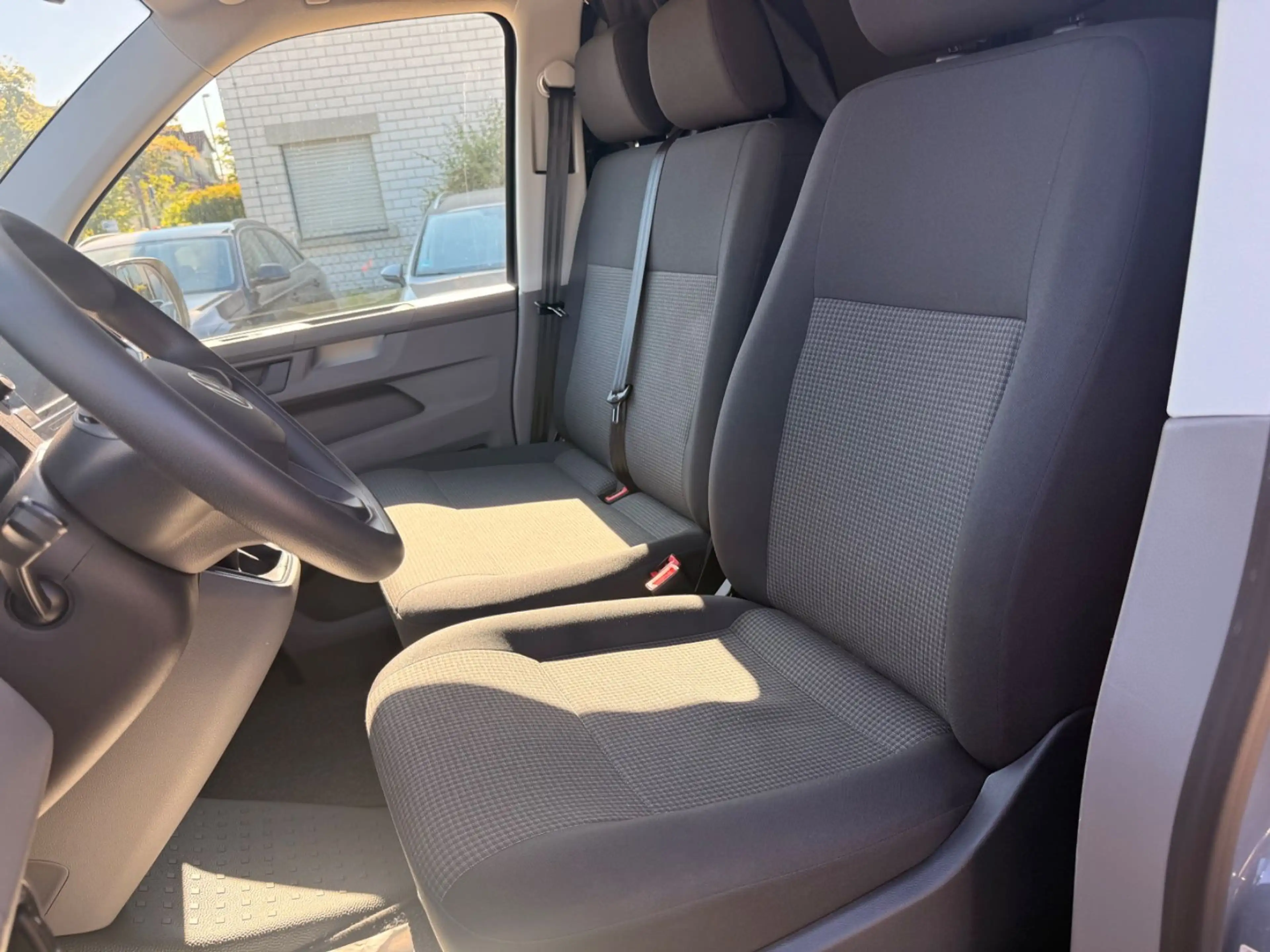 Volkswagen T6 Transporter Kasten FWD — photo 10