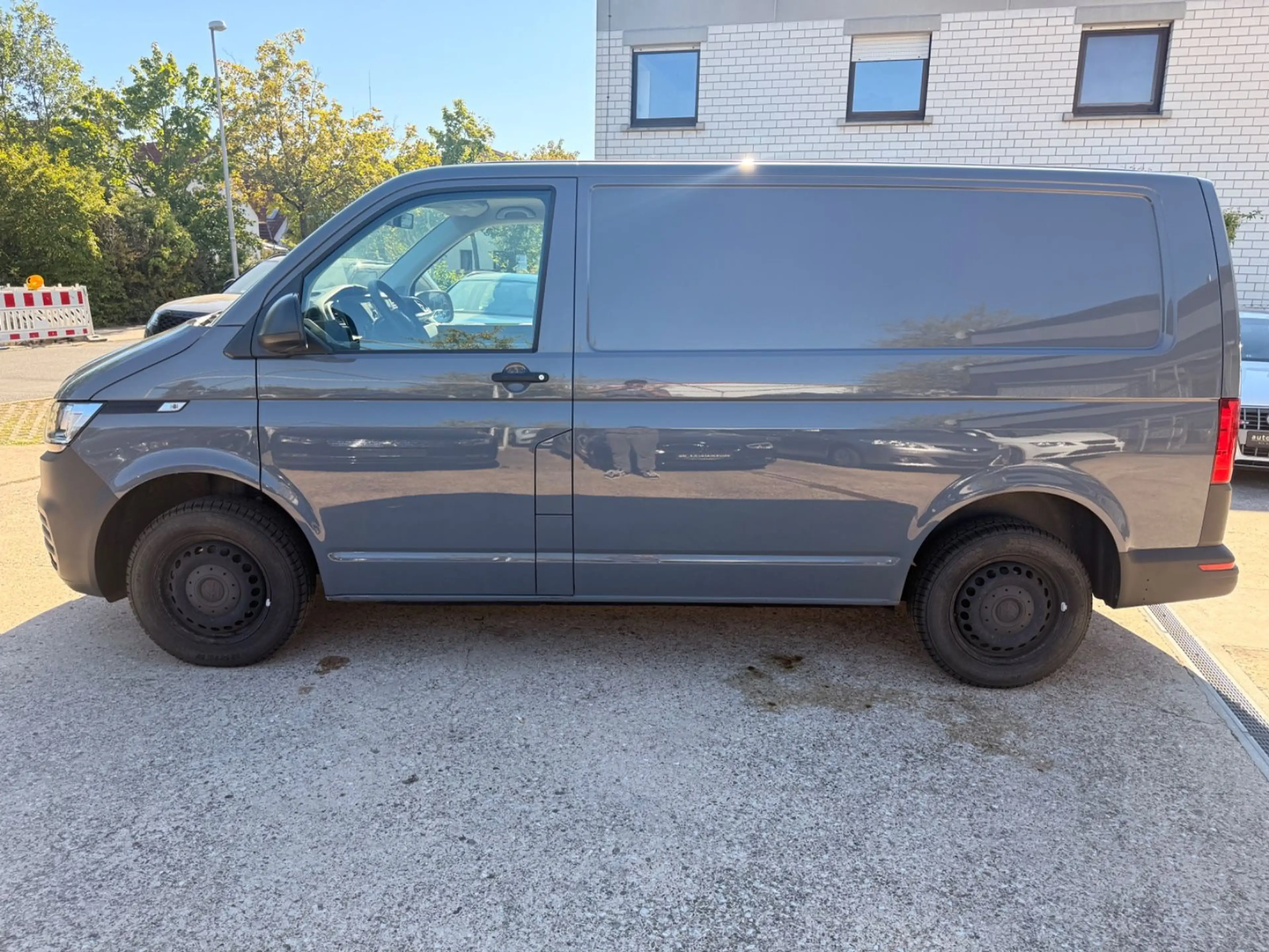 Volkswagen T6 Transporter Kasten FWD — photo 8