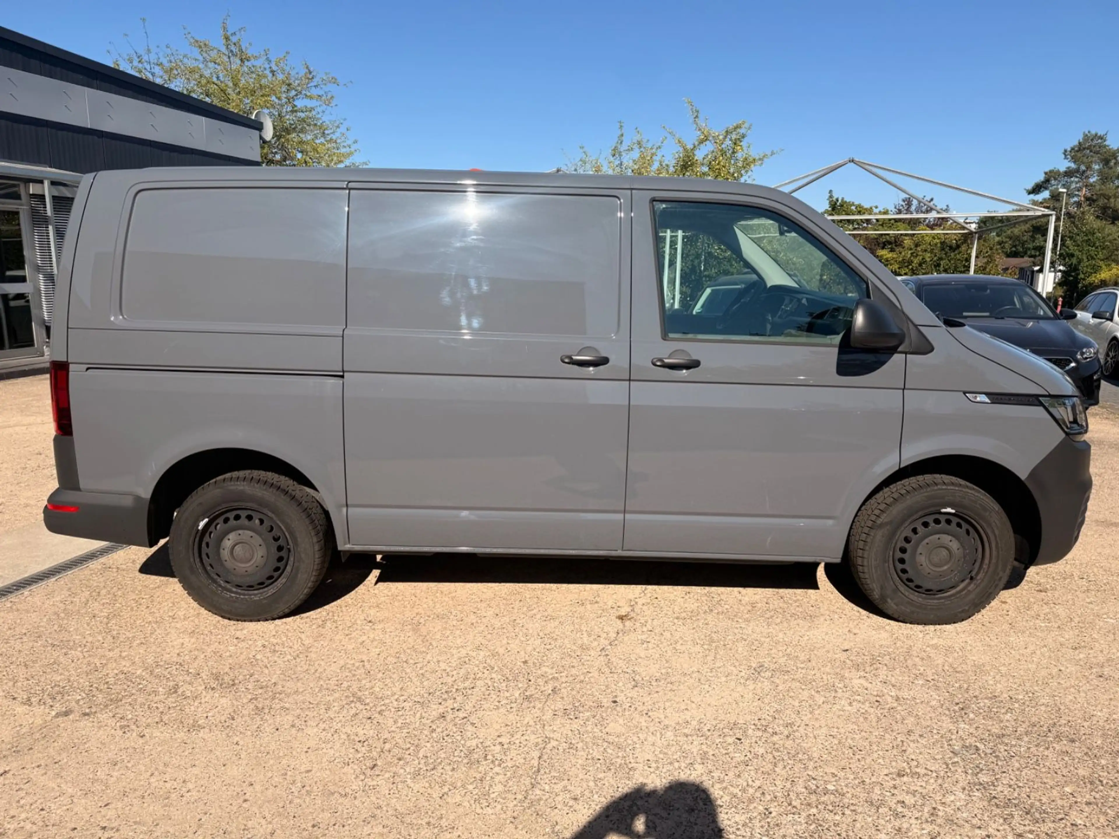 Volkswagen T6 Transporter Kasten FWD — photo 7