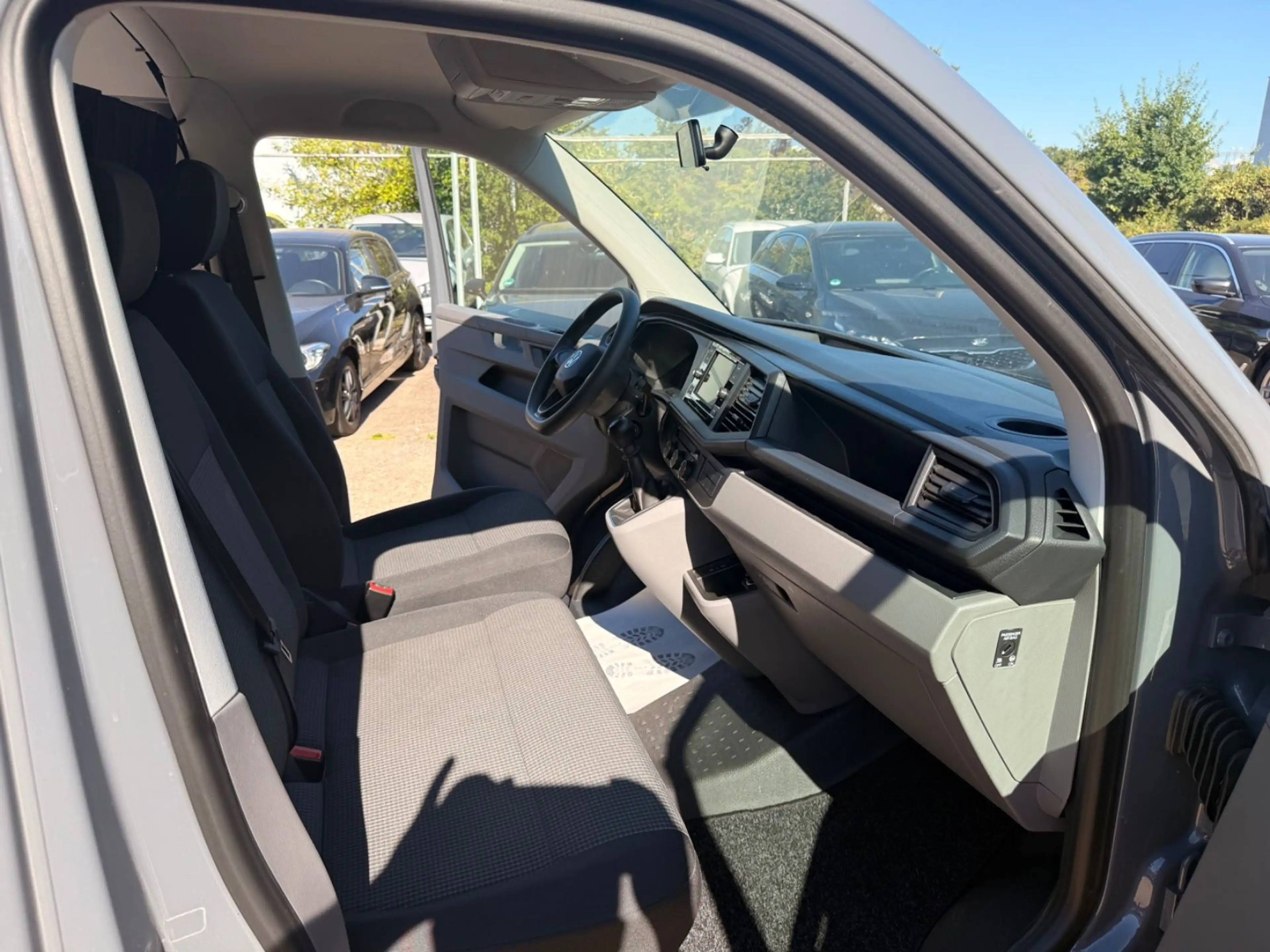 Volkswagen T6 Transporter Kasten FWD — photo 15