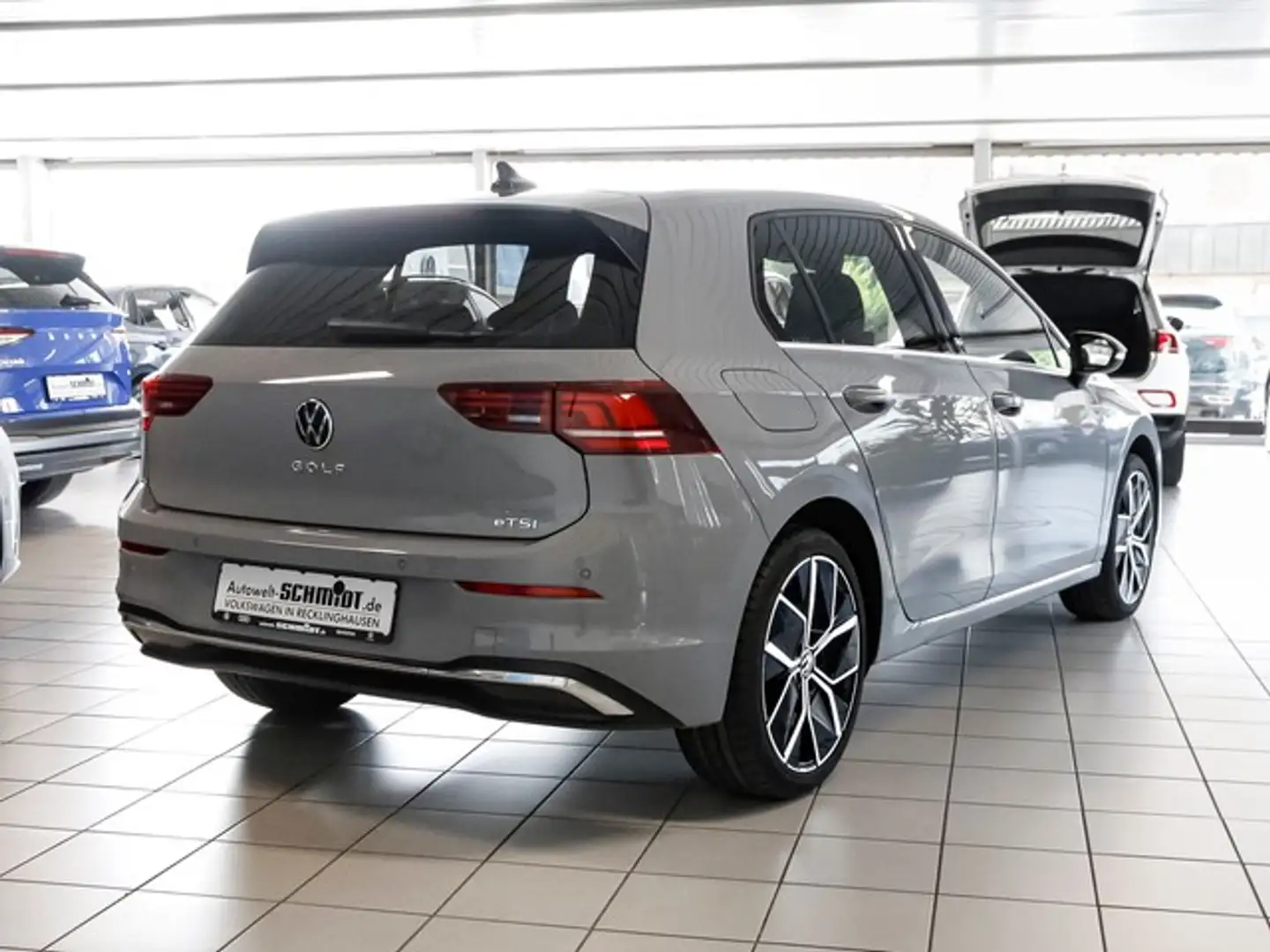 Volkswagen Golf VIII 1,5 eTSI DSG 110 kW Edition 50 Grijs - 2