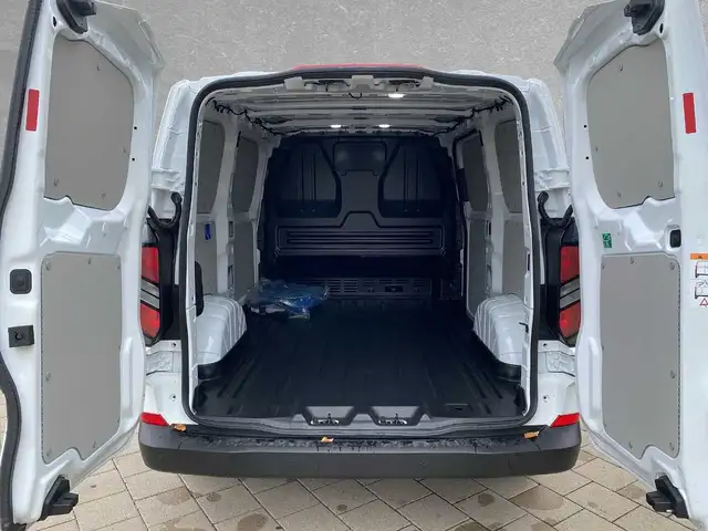 Ford Transit Custom view 11