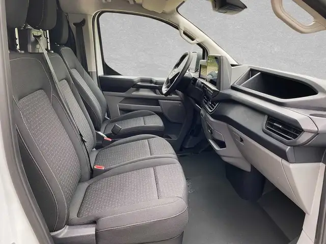 Ford Transit Custom view 3