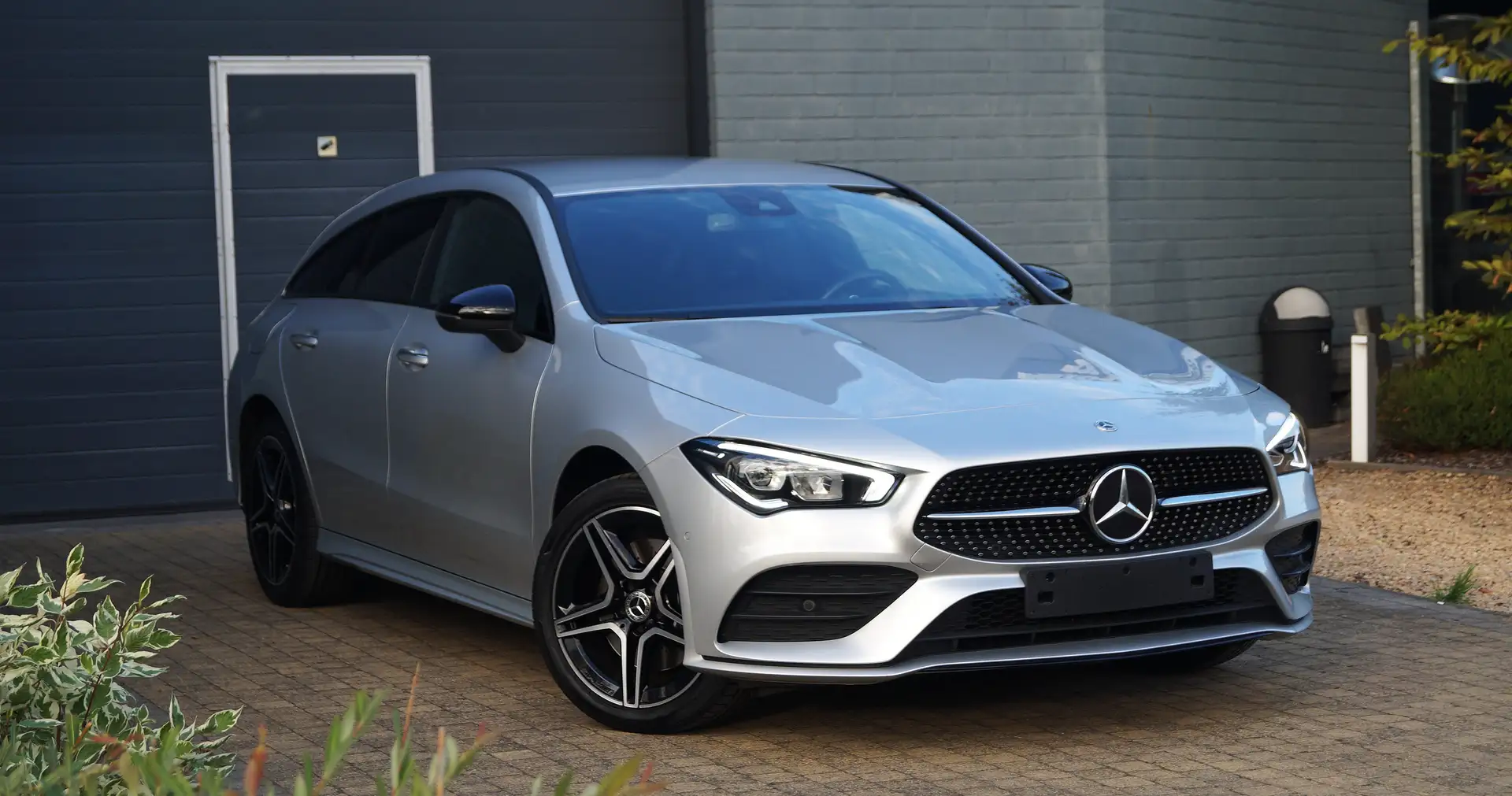 Mercedes-Benz CLA 250 CLA 250e PHEV AMG Camera Carplay Break Zilver - 1