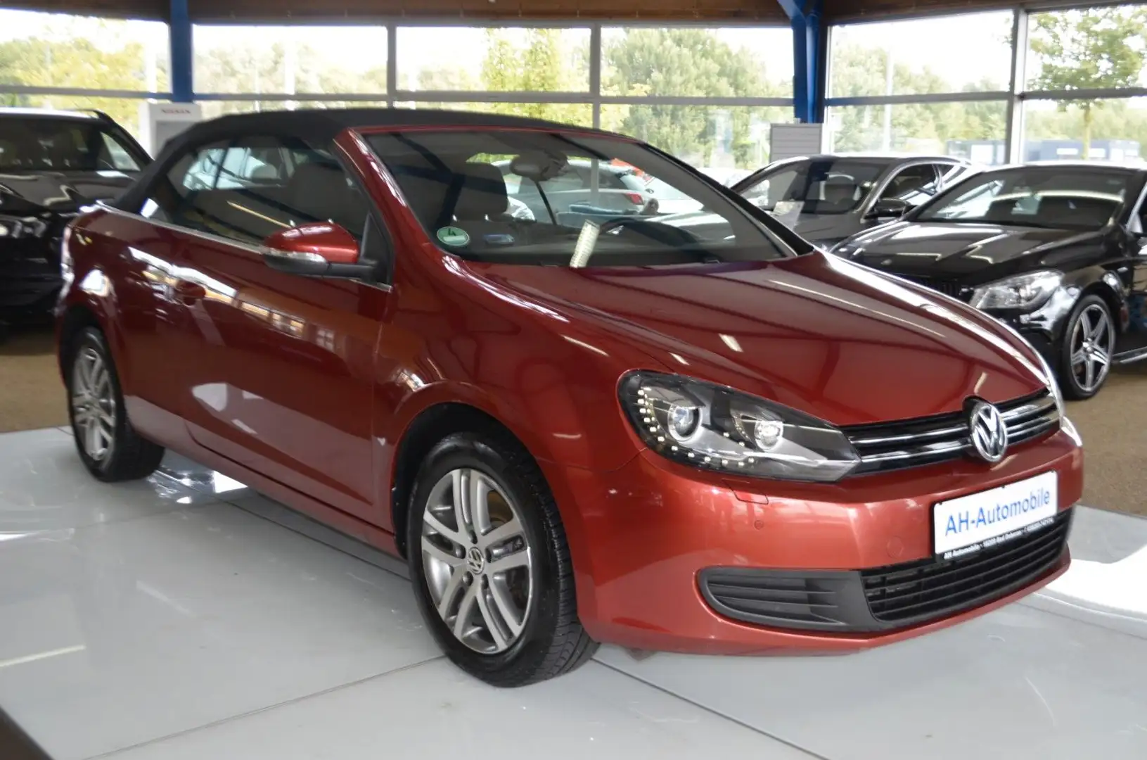 Volkswagen Golf VI Cabriolet Basis AUTOMATIK / Bi-XENON Rot - 2