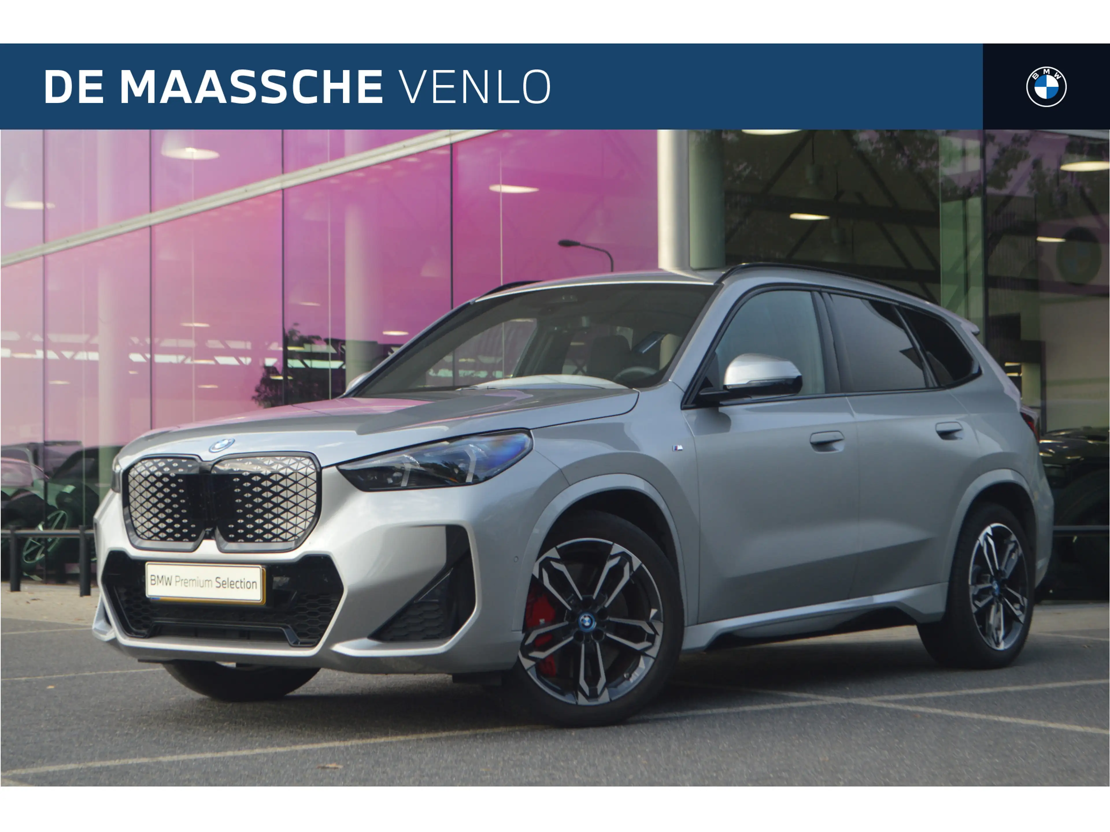 BMW iX1 eDrive20 M Sport / Trekhaak / Panoramadak / Sports