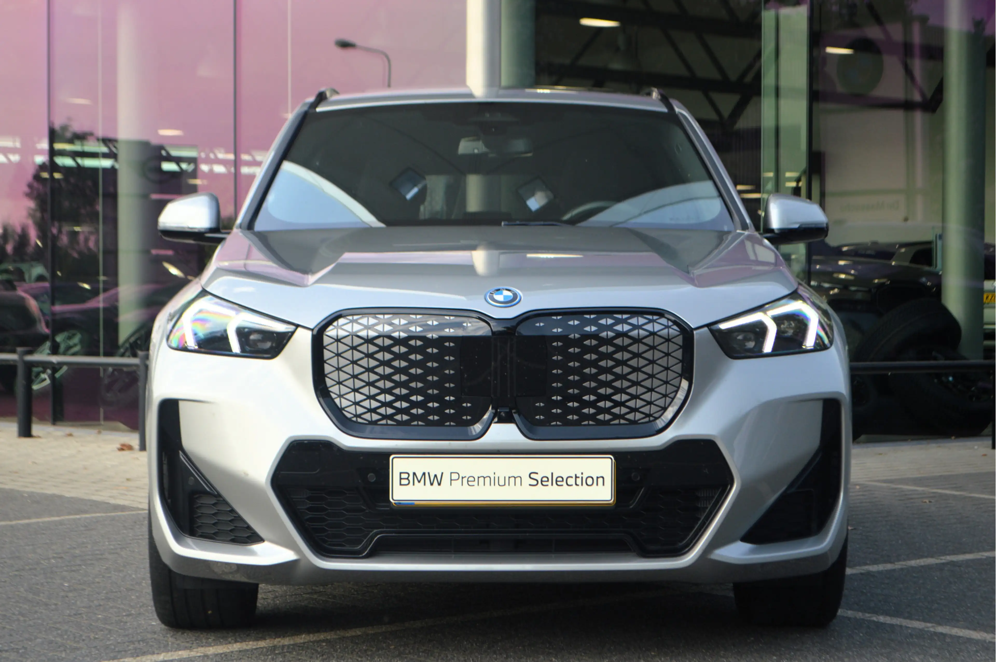 BMW iX1 eDrive20 M Sport / Trekhaak / Panoramadak / Sports — photo 4