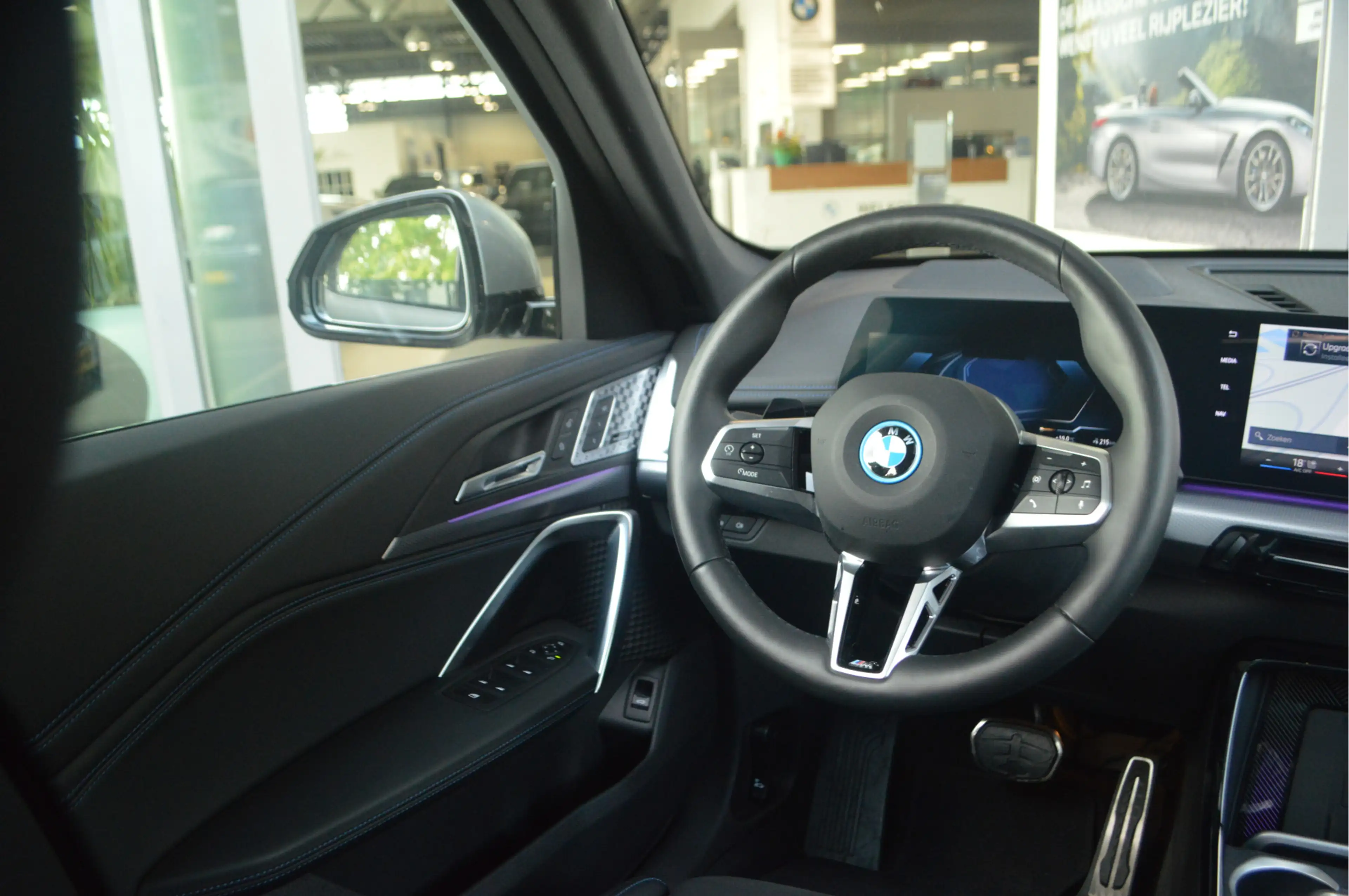 BMW iX1 eDrive20 M Sport / Trekhaak / Panoramadak / Sports — photo 15