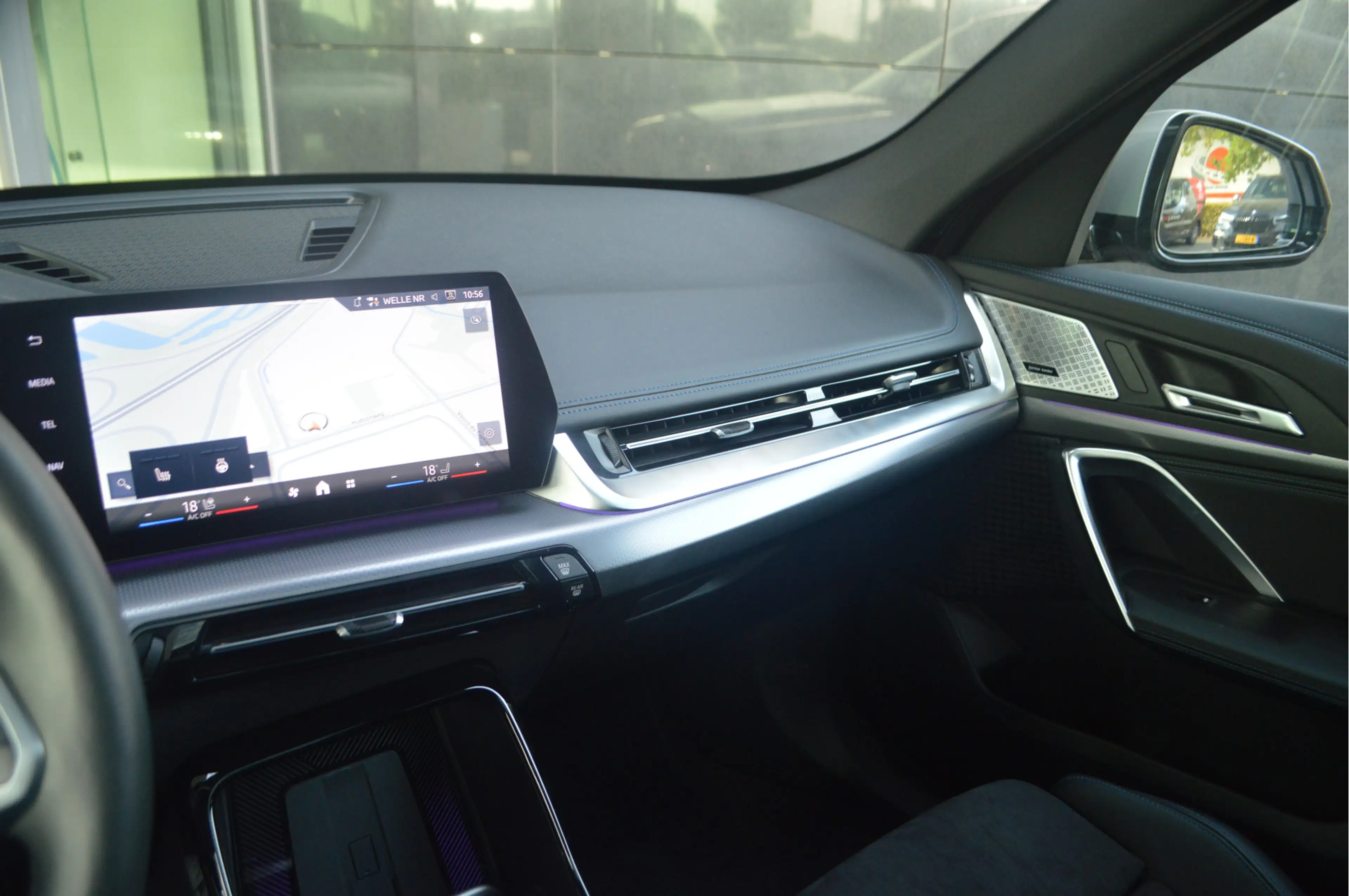 BMW iX1 eDrive20 M Sport / Trekhaak / Panoramadak / Sports — photo 14