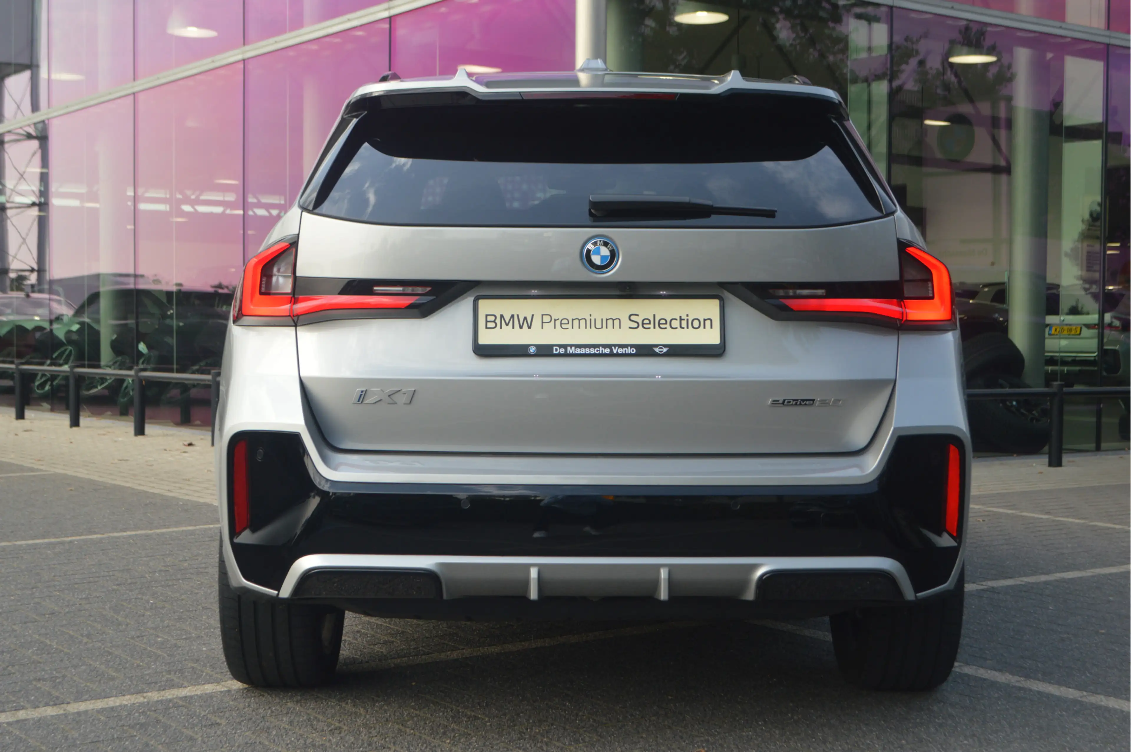 BMW iX1 eDrive20 M Sport / Trekhaak / Panoramadak / Sports — photo 6