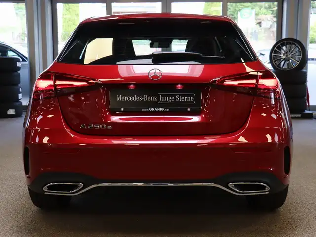 Mercedes-Benz 250 view 5