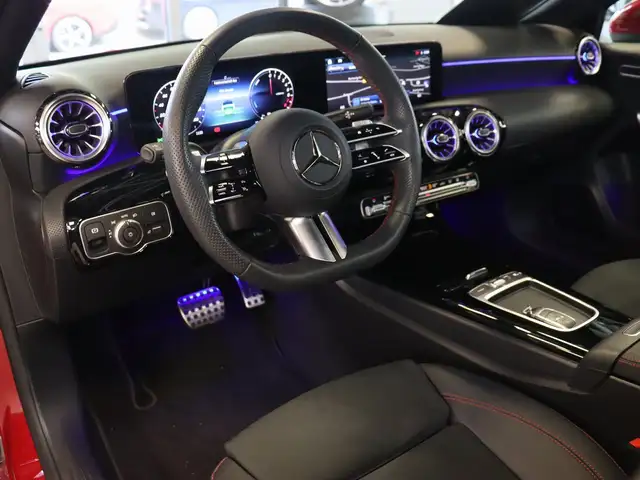 Mercedes-Benz 250 view 9