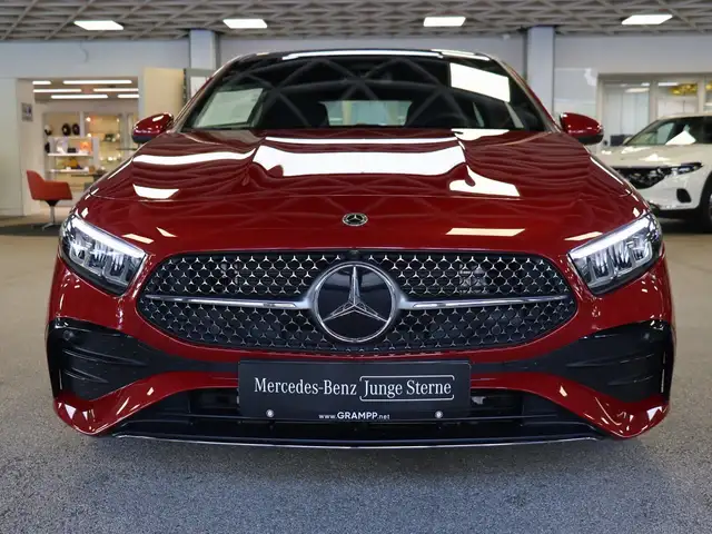 Mercedes-Benz 250 view 2