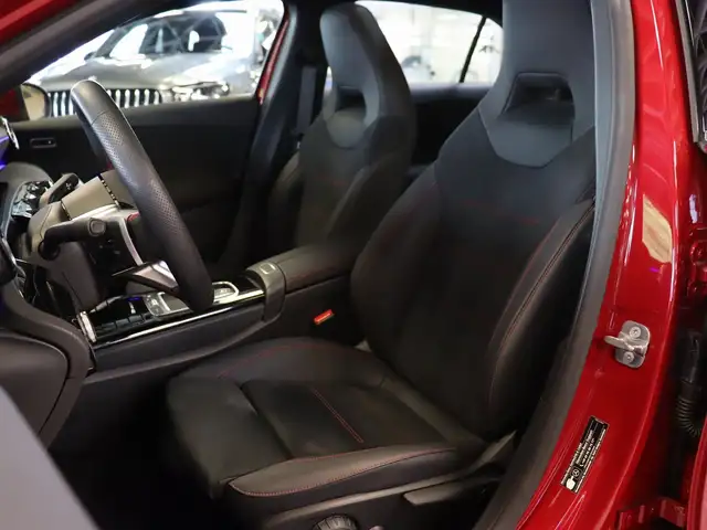 Mercedes-Benz 250 view 11
