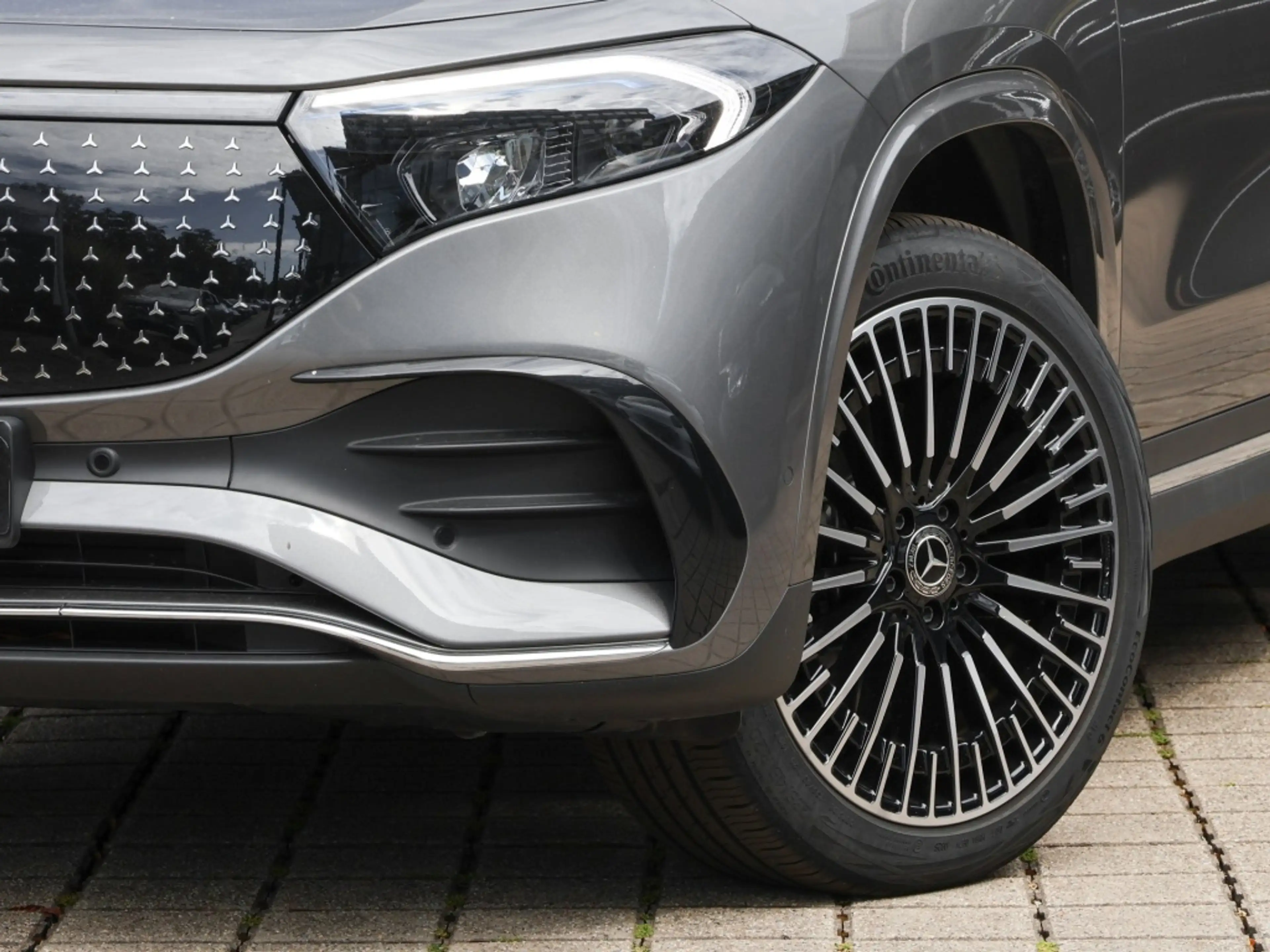 Mercedes-Benz EQA 300 4M AMG-Sport/Pano/AHK/Ambi/Keyl/Cam/20" — photo 6