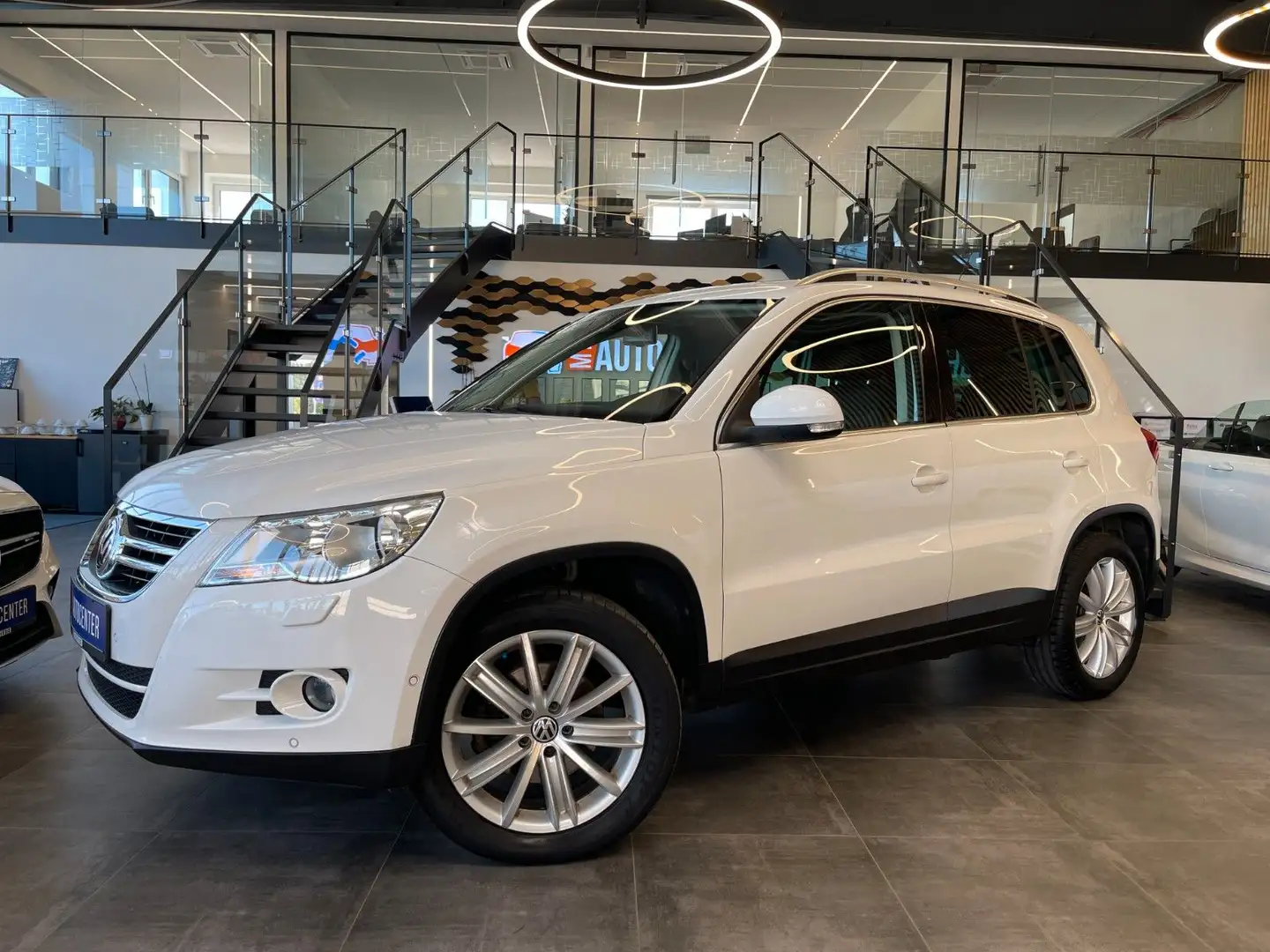 Volkswagen Tiguan Team 4Motion *Parkassistent*Navi*Kamera* Weiß - 1