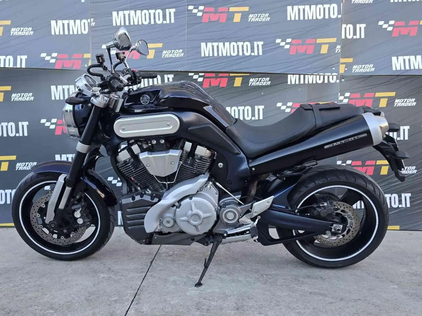 Yamaha MT-01 28 Foto e Video 360 Negro - 2