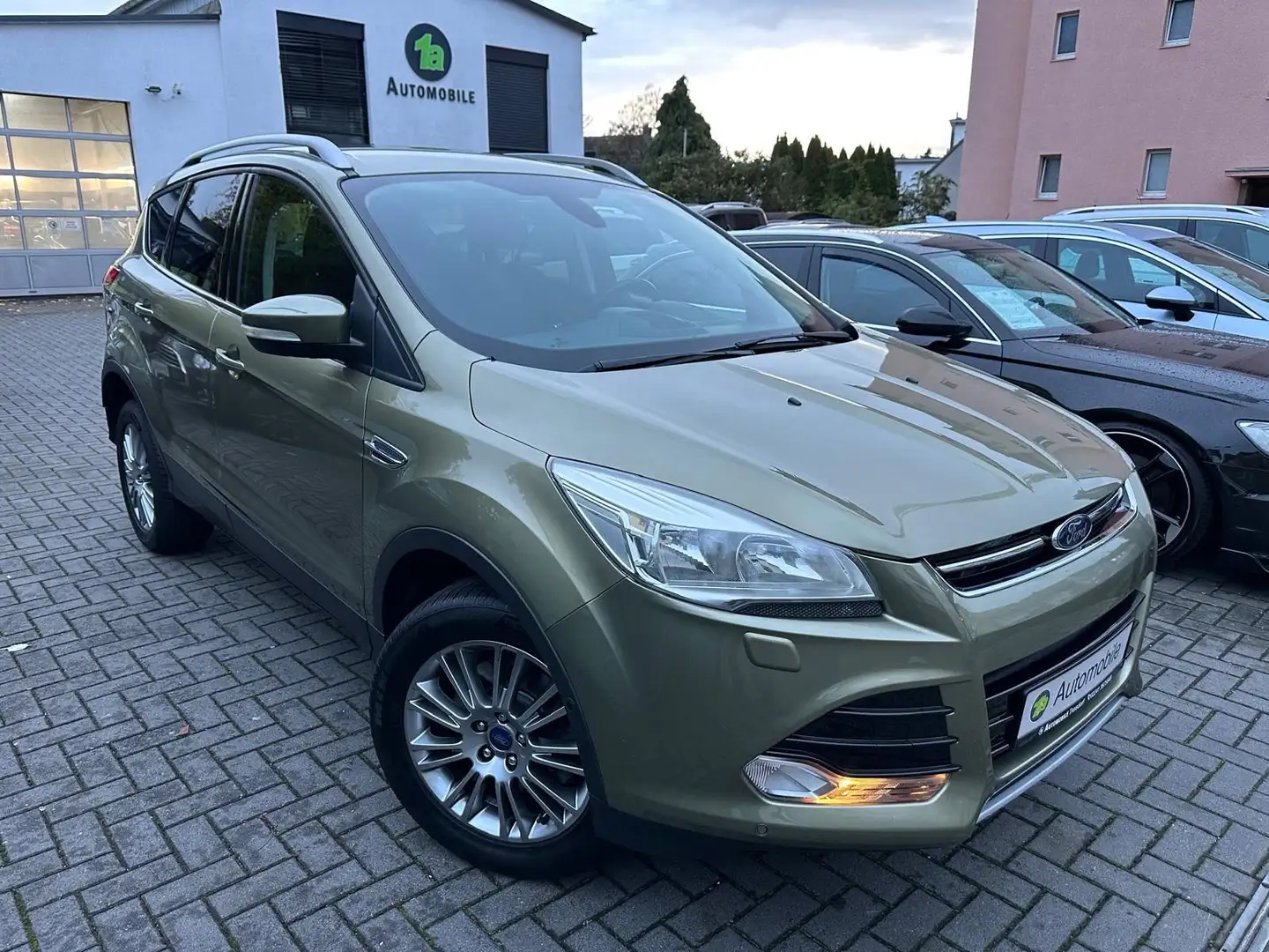 Ford Kuga Titanium 4X4*NAVI*KAM*PDC*SHZ*TEMPO*AHK Grün - 1