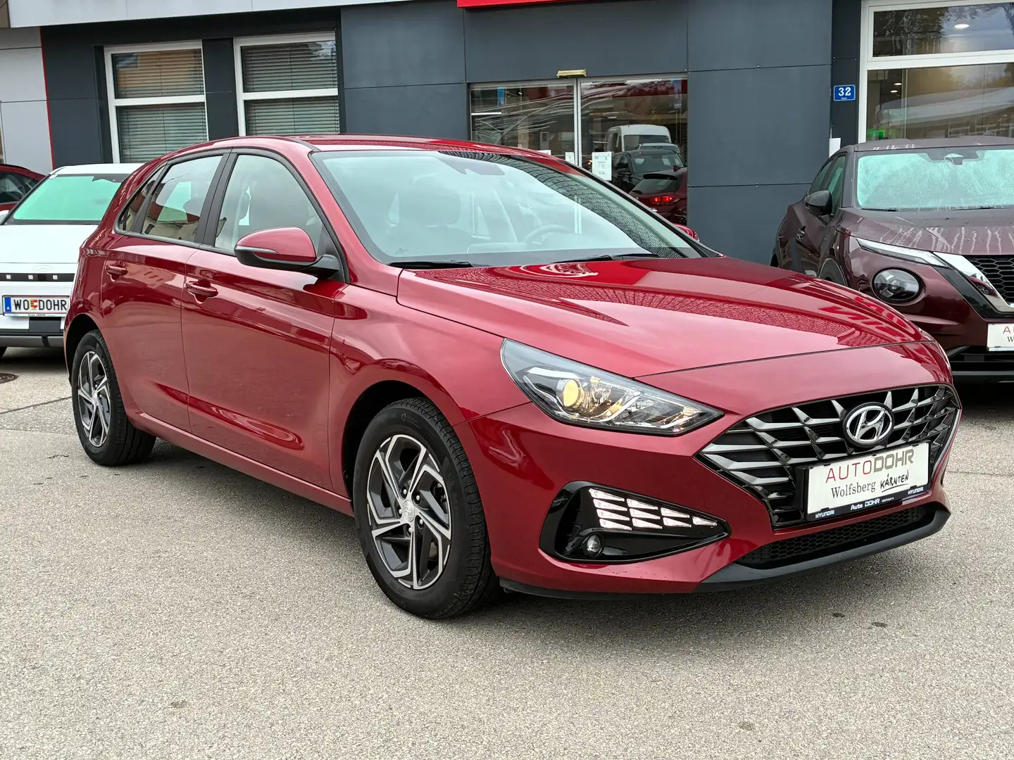 Hyundai i30 1,5 DPI chic chic Rot - 2