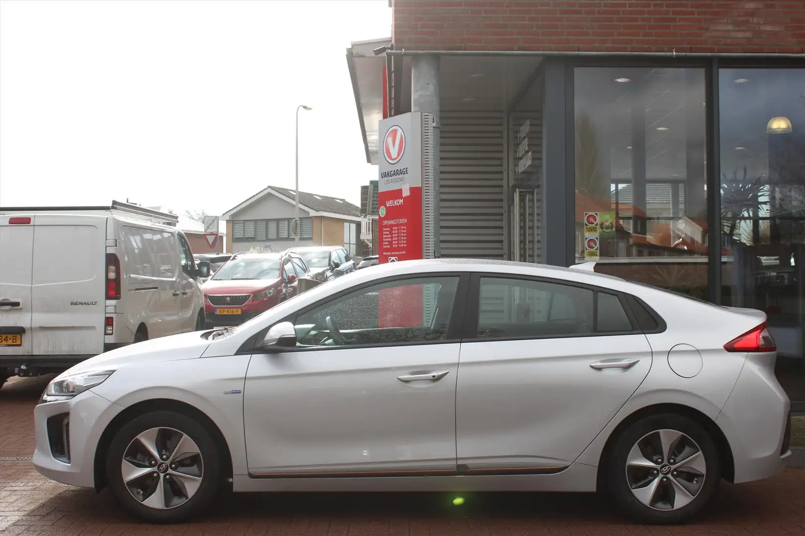 Hyundai IONIQ EV Aut. *Comfort* | SOH 100% | Navigatie | Camera Grijs - 2