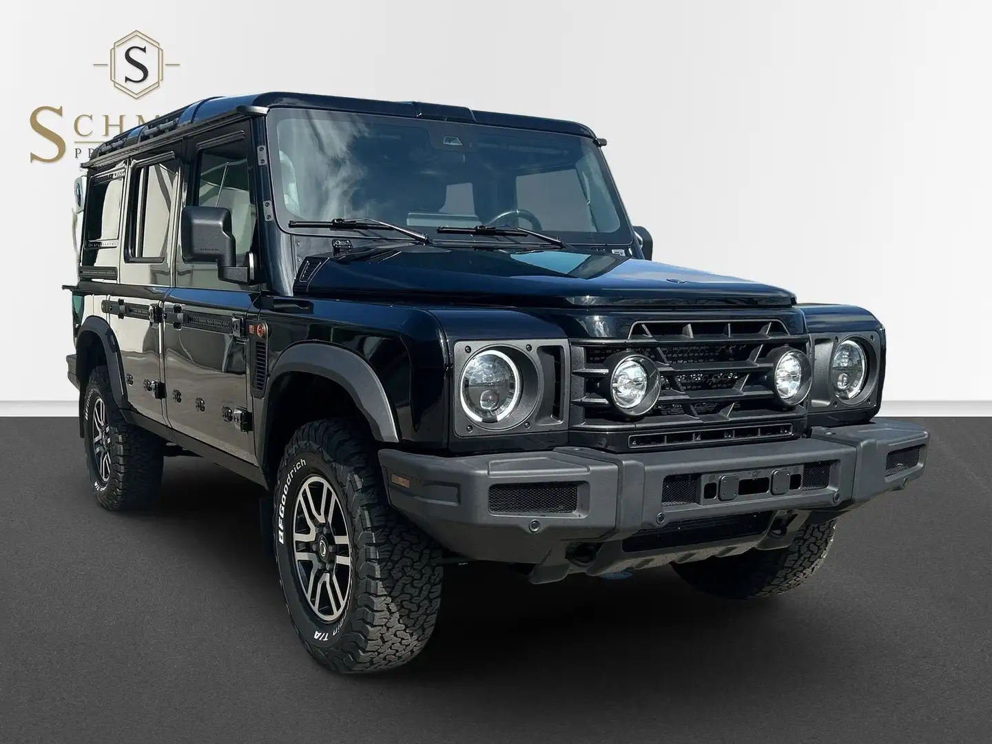 Ineos Grenadier Utility Wagon (5 Seat) Schwarz - 2