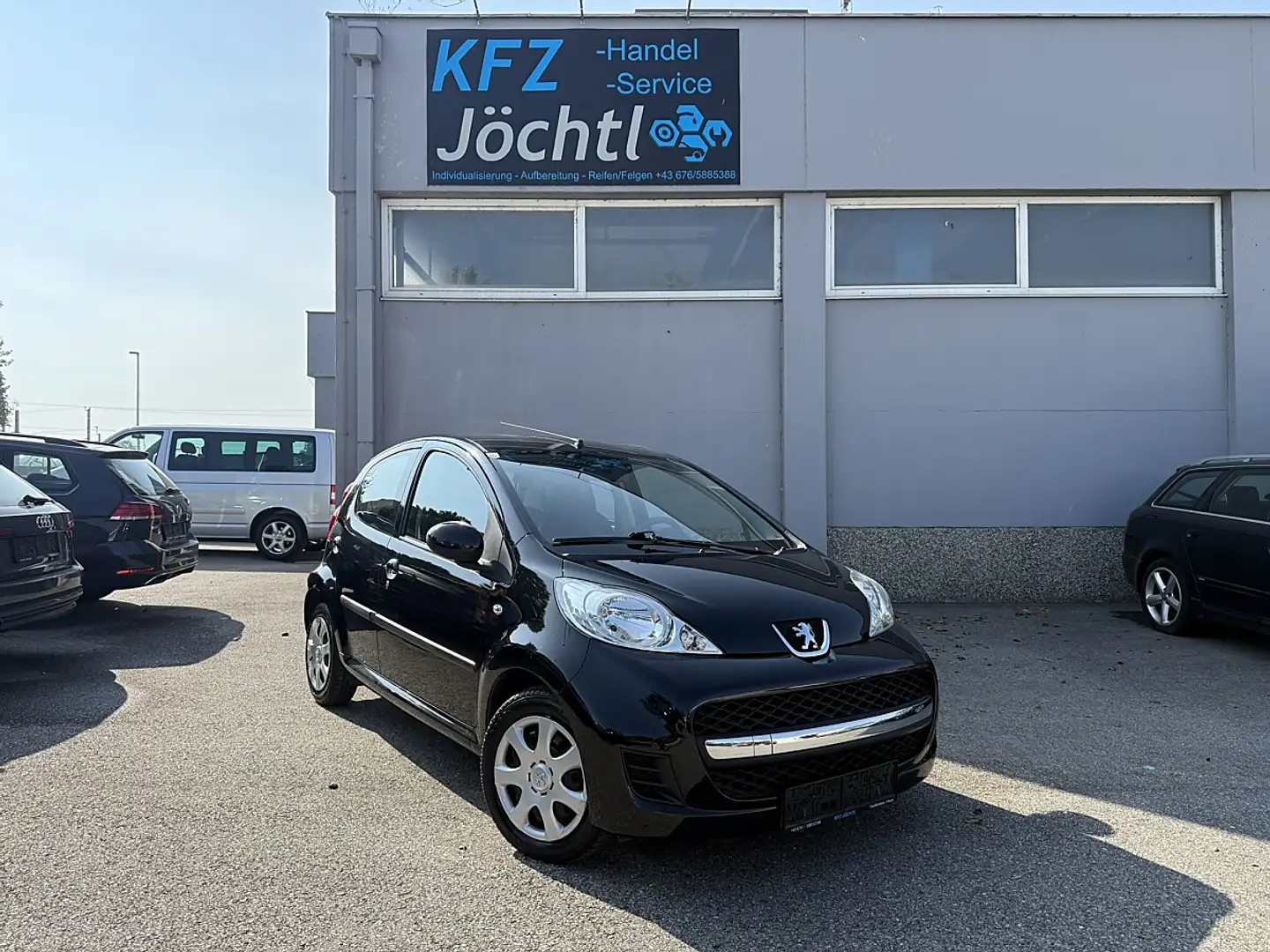 Peugeot 107 1.0 Junior Schwarz - 1
