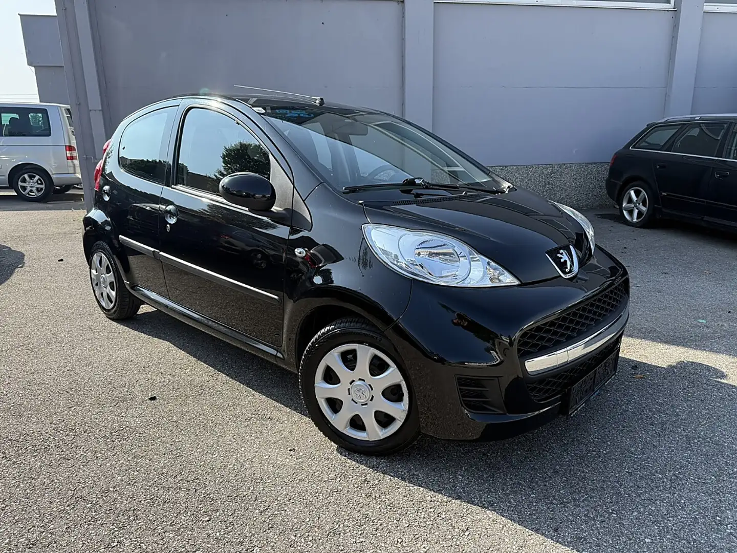Peugeot 107 1.0 Junior Schwarz - 2