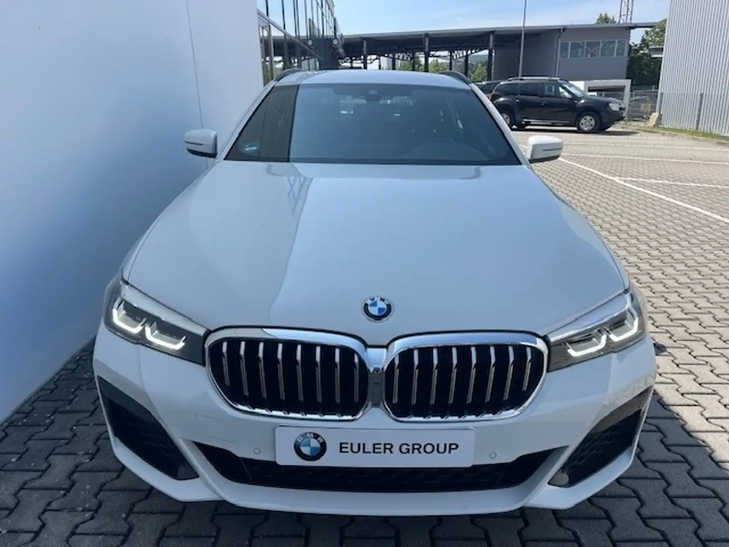 BMW 520 dA Touring M-Sport LiveCockProf Parkass SHZ Weiß - 2