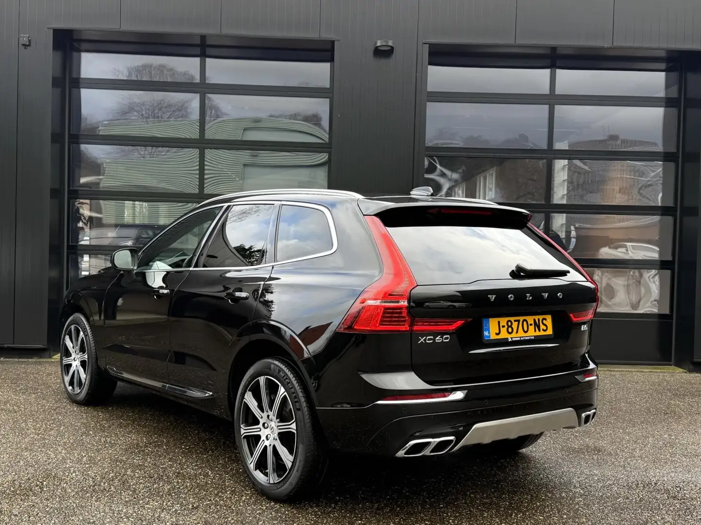 Volvo XC60 2.0 B5 Inscription 250PK Headup Diamond Orrefors Schwarz - 2