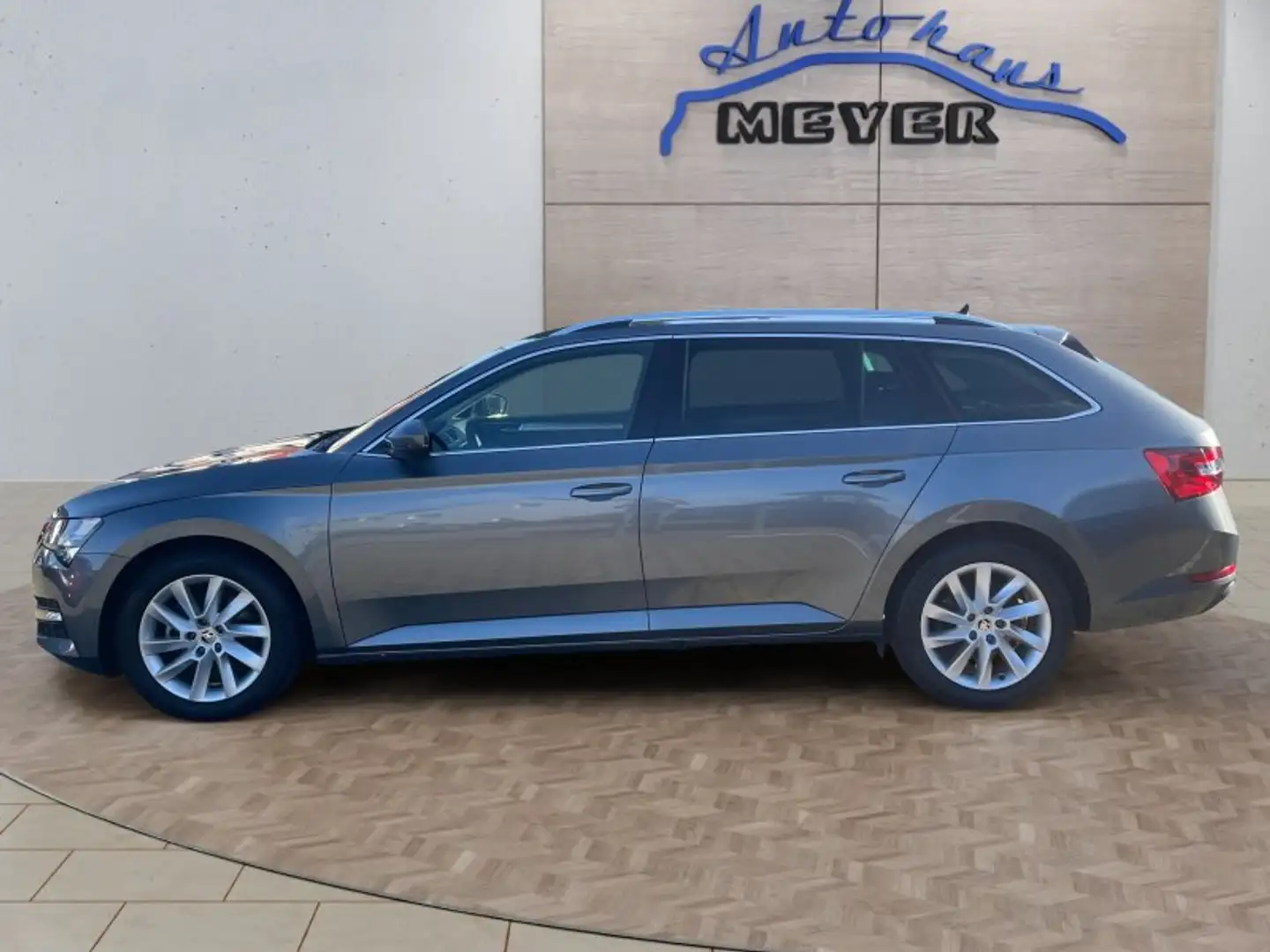 Skoda Superb Combi 1,5TSI DSG Navi/Kamera/el.Klappe/Kessy Gris - 2