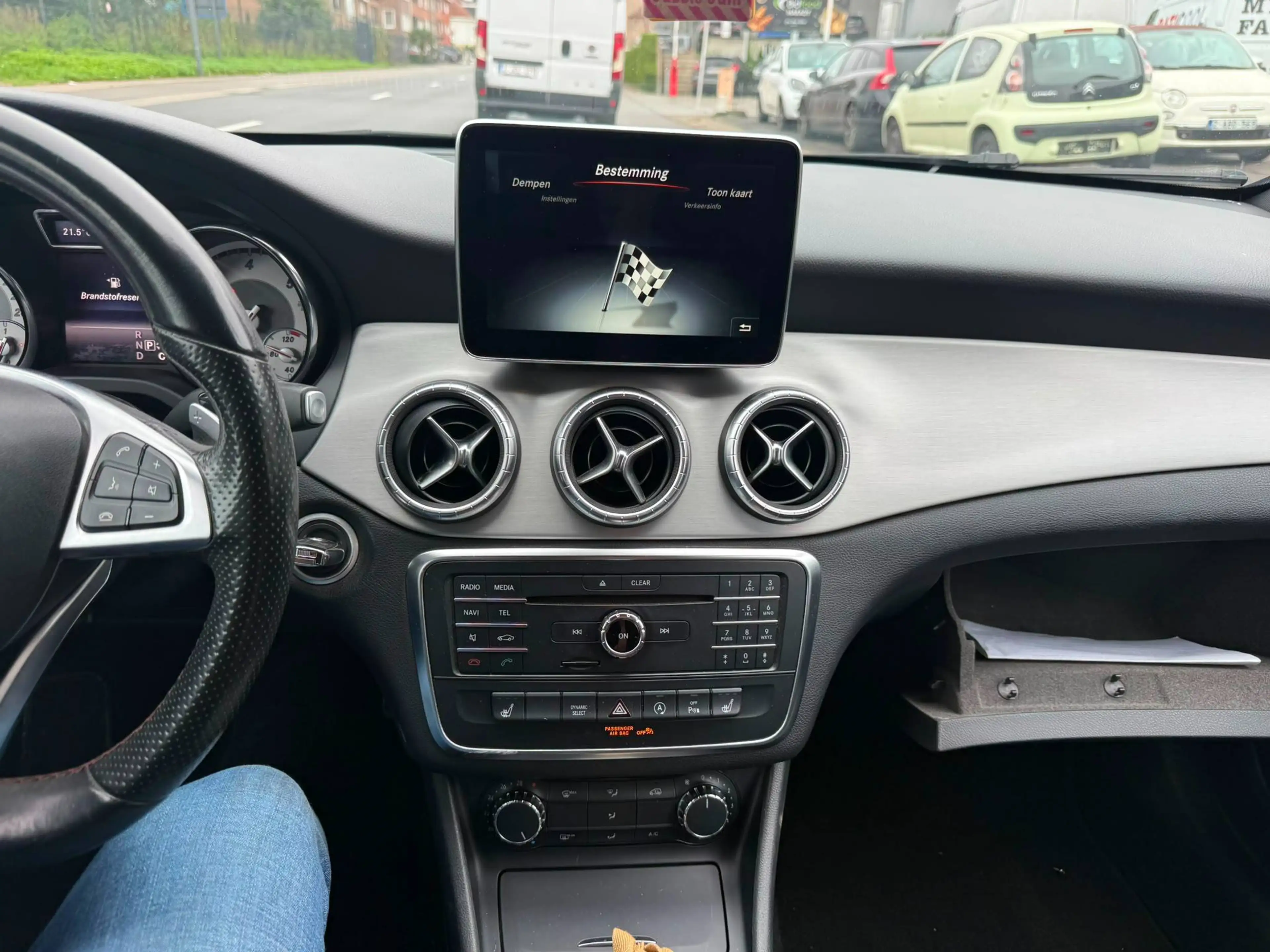 Mercedes-Benz CLA 200 CLA 200 d — photo 15
