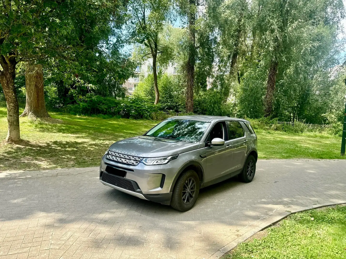 Land Rover Discovery Sport Discovery Sport 2.0 TD4 MHEV 4WD Grijs - 1