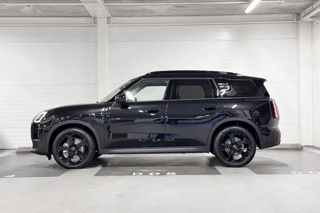 Mini Countryman view 2