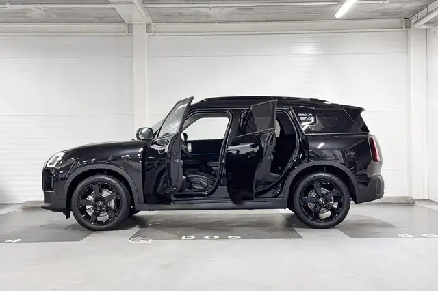 Mini Countryman view 3